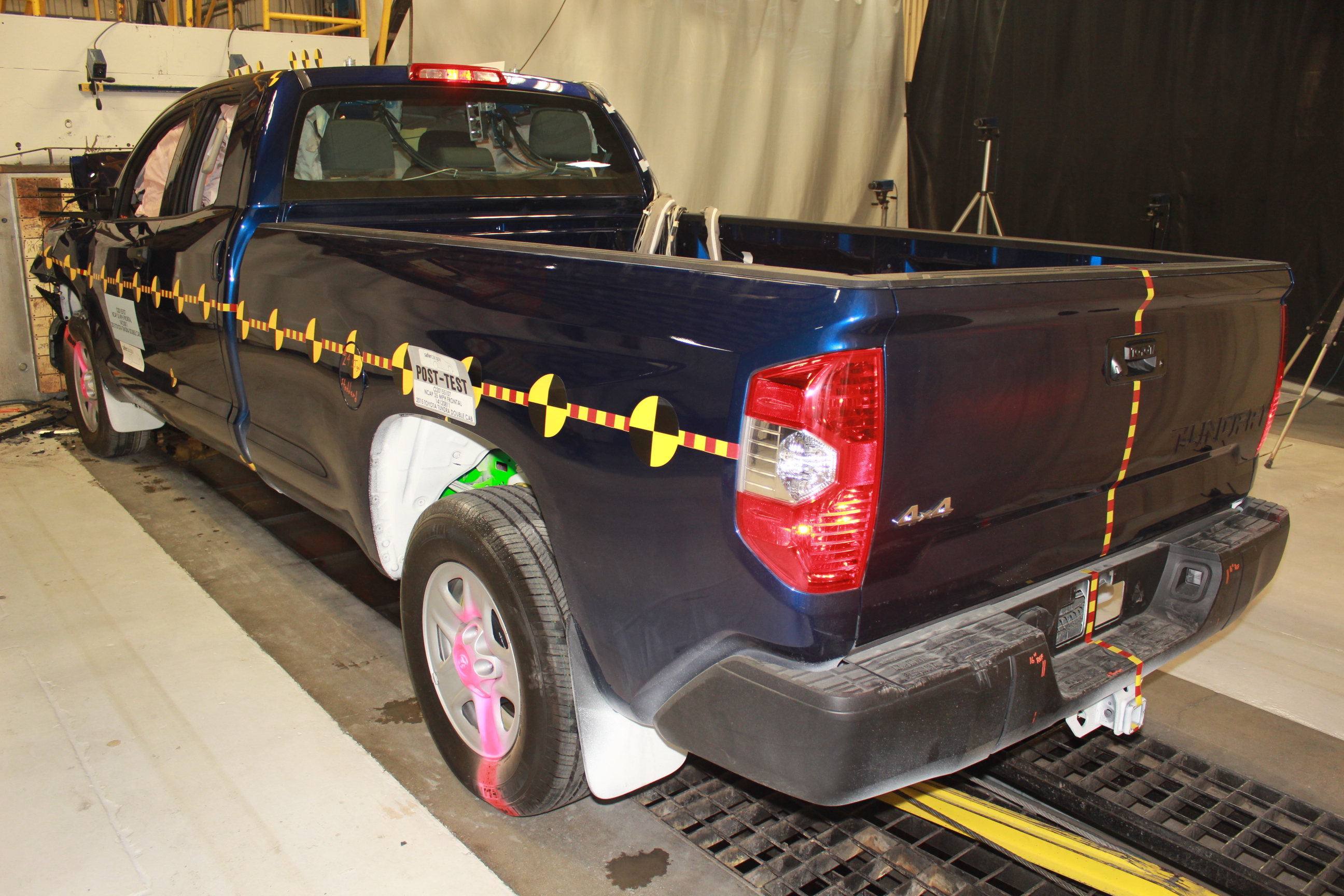2015 TOYOTA TUNDRA crash image 17