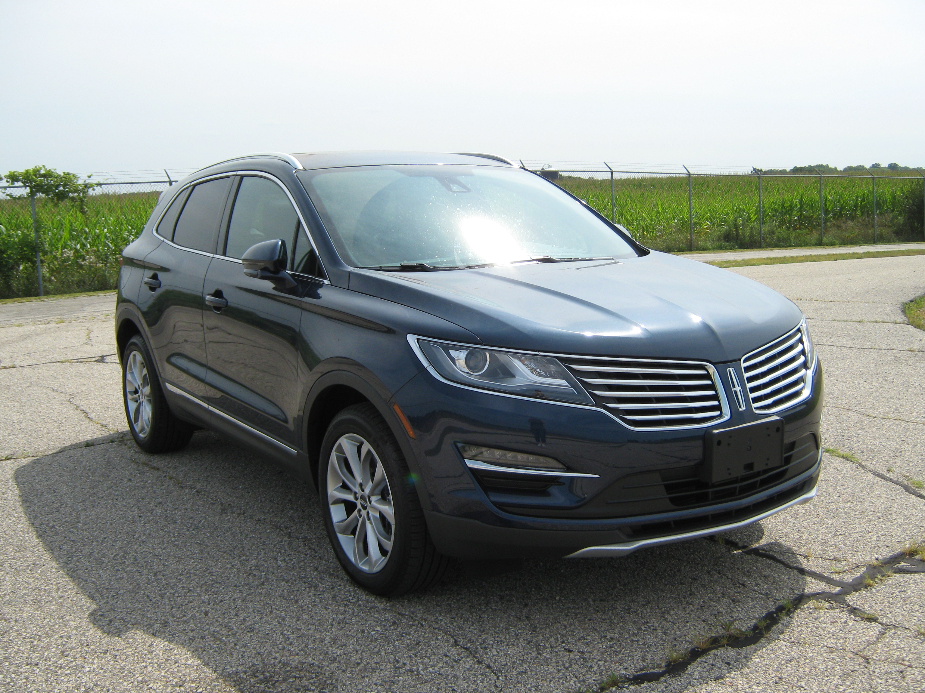 2015 LINCOLN MKC crash-test photo