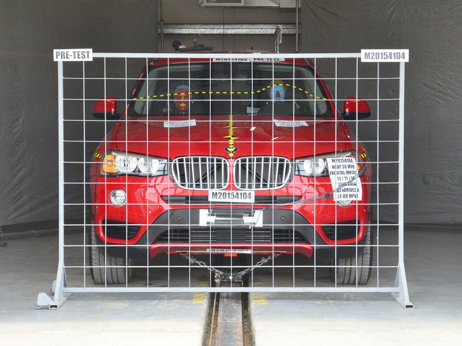 2015 BMW X3 crash image