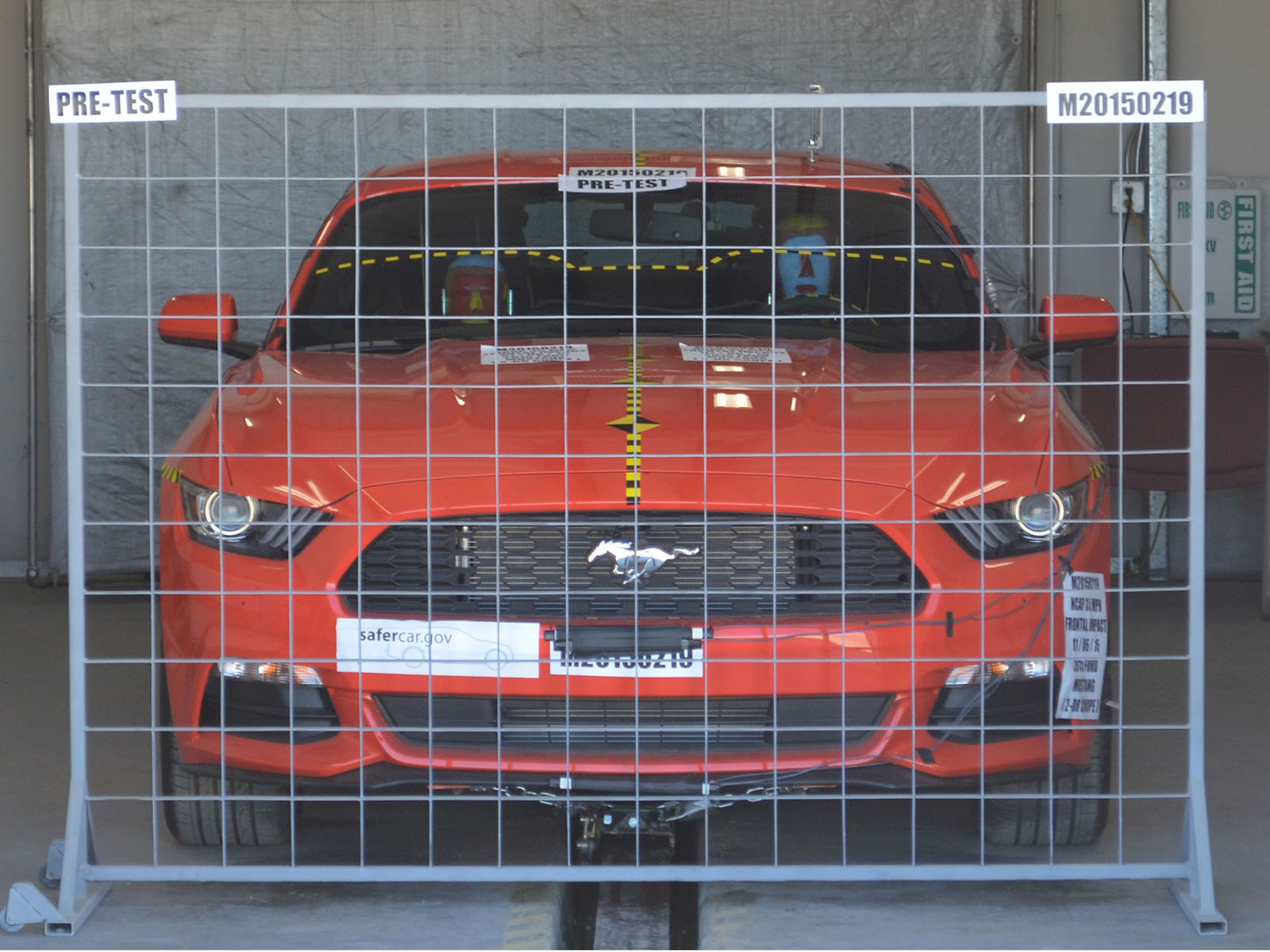 2015 FORD MUSTANG crash-test photo