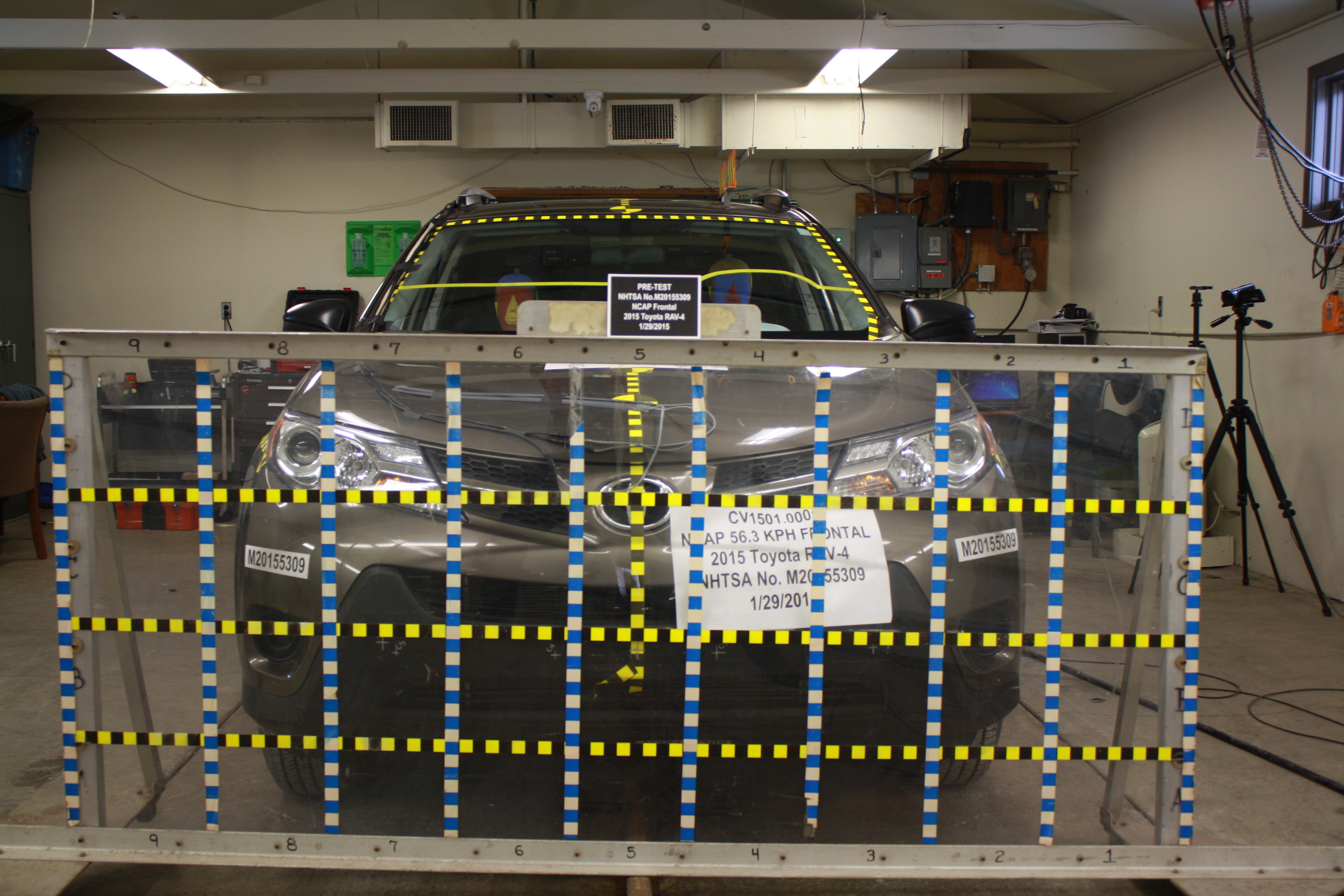 2015 TOYOTA RAV4 crash-test photo