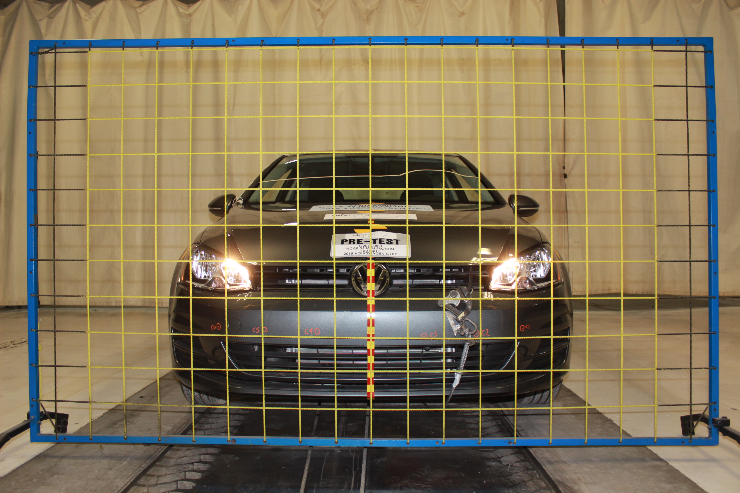 2015 VOLKSWAGEN GOLF crash-test photo