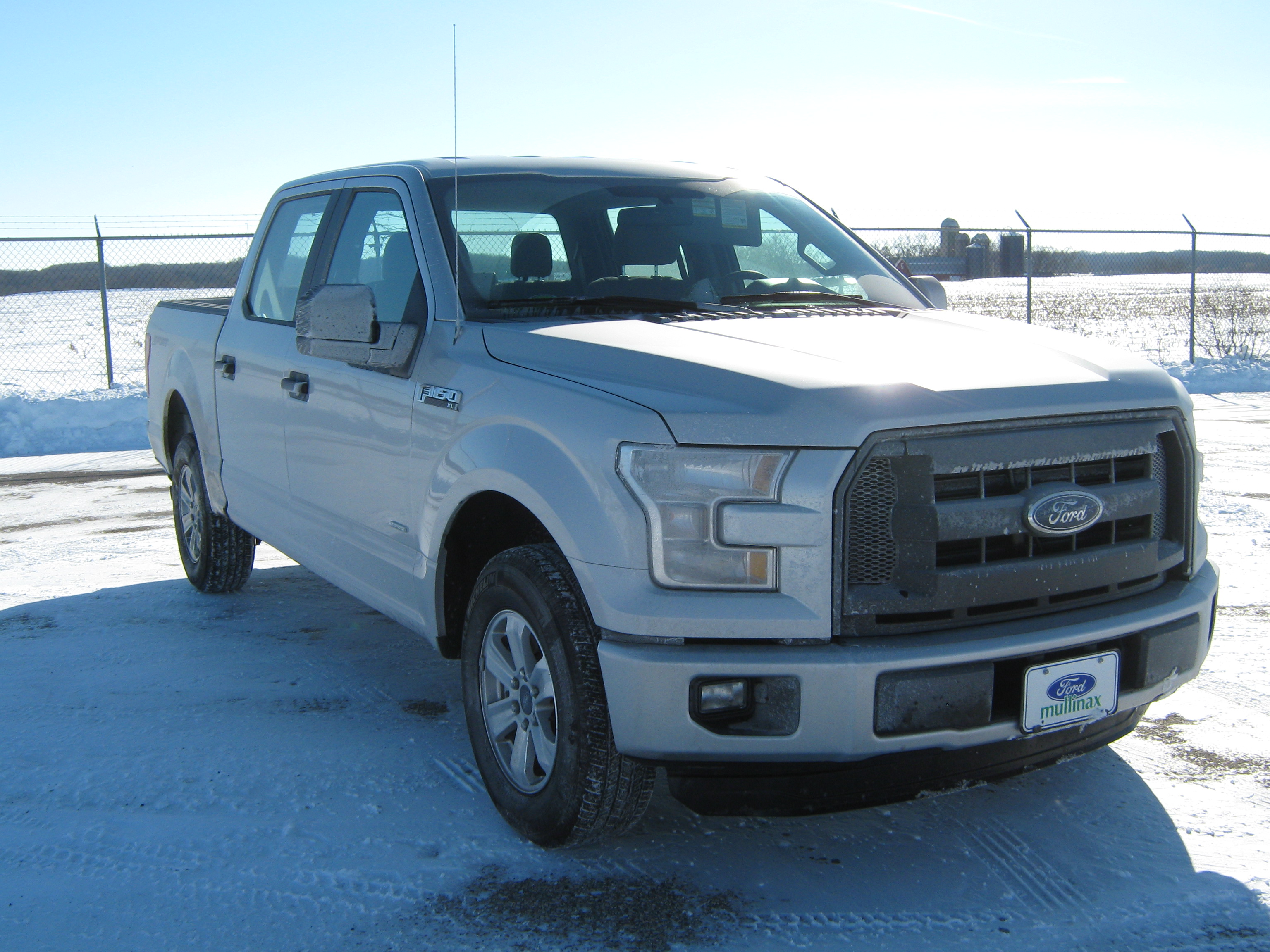 2015 FORD F150 SUPERCREW crash-test photo