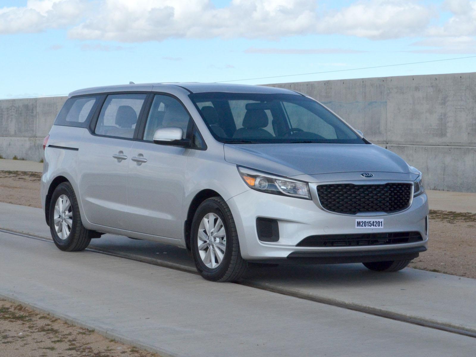 2015 KIA SEDONA crash-test photo
