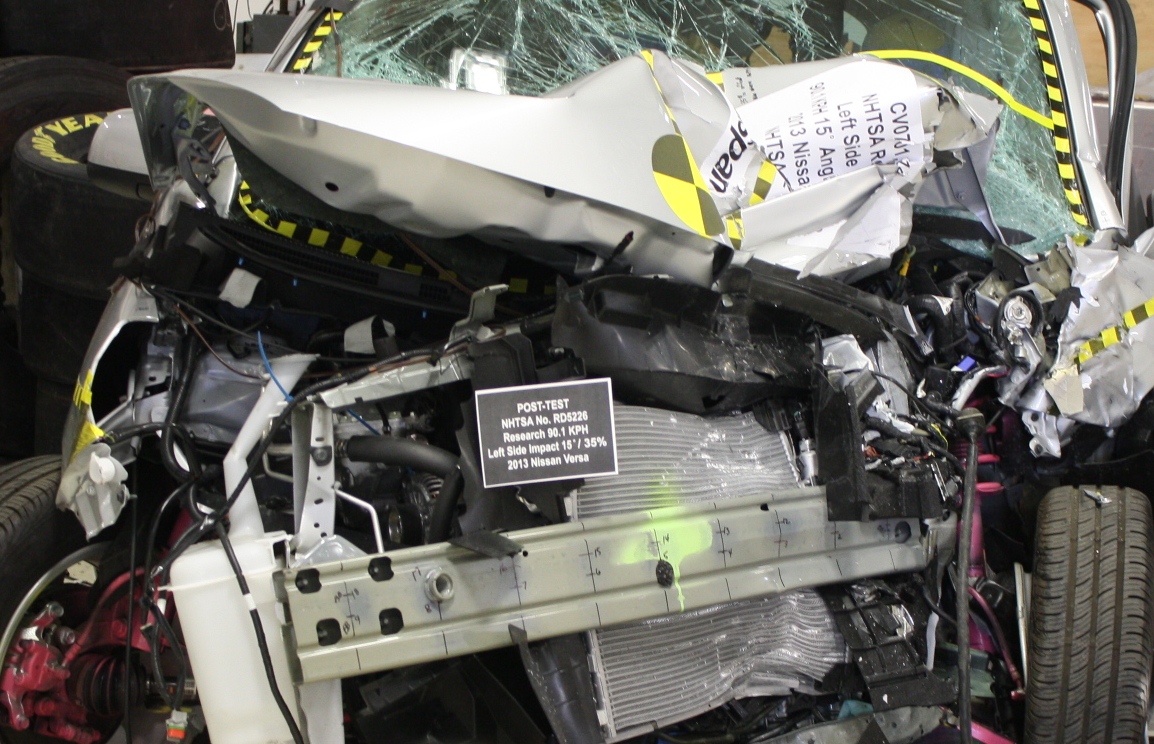 2013 NISSAN VERSA crash-test photo