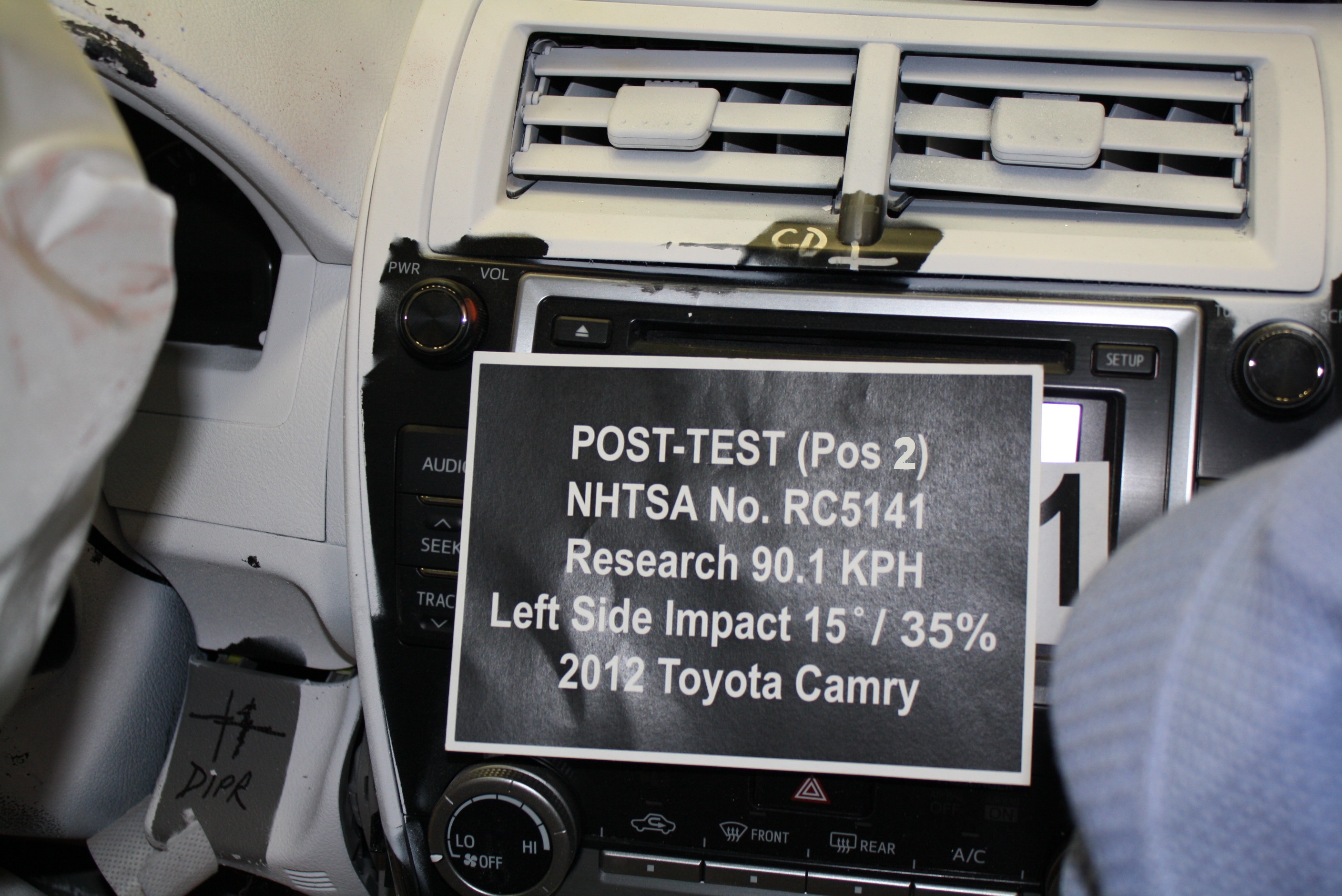 2012 TOYOTA CAMRY crash-test photo