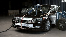 2015 ACURA RLX crash-test photo
