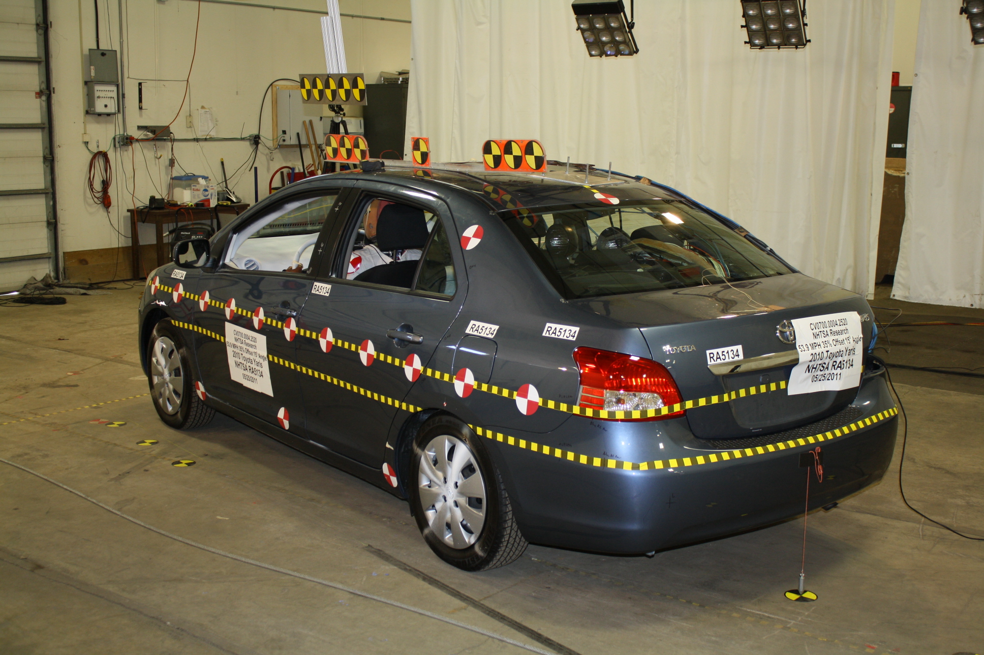2010 TOYOTA YARIS crash image 11