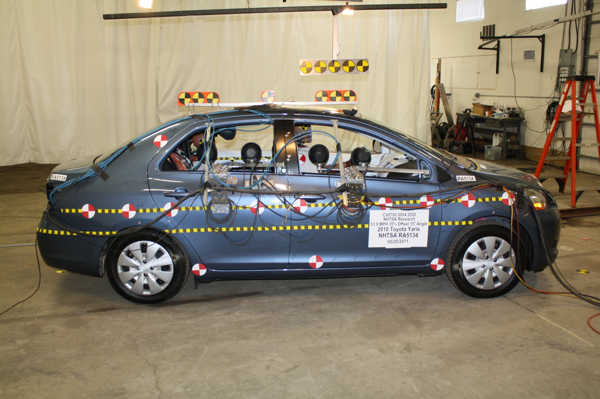 2010 TOYOTA YARIS crash image 15