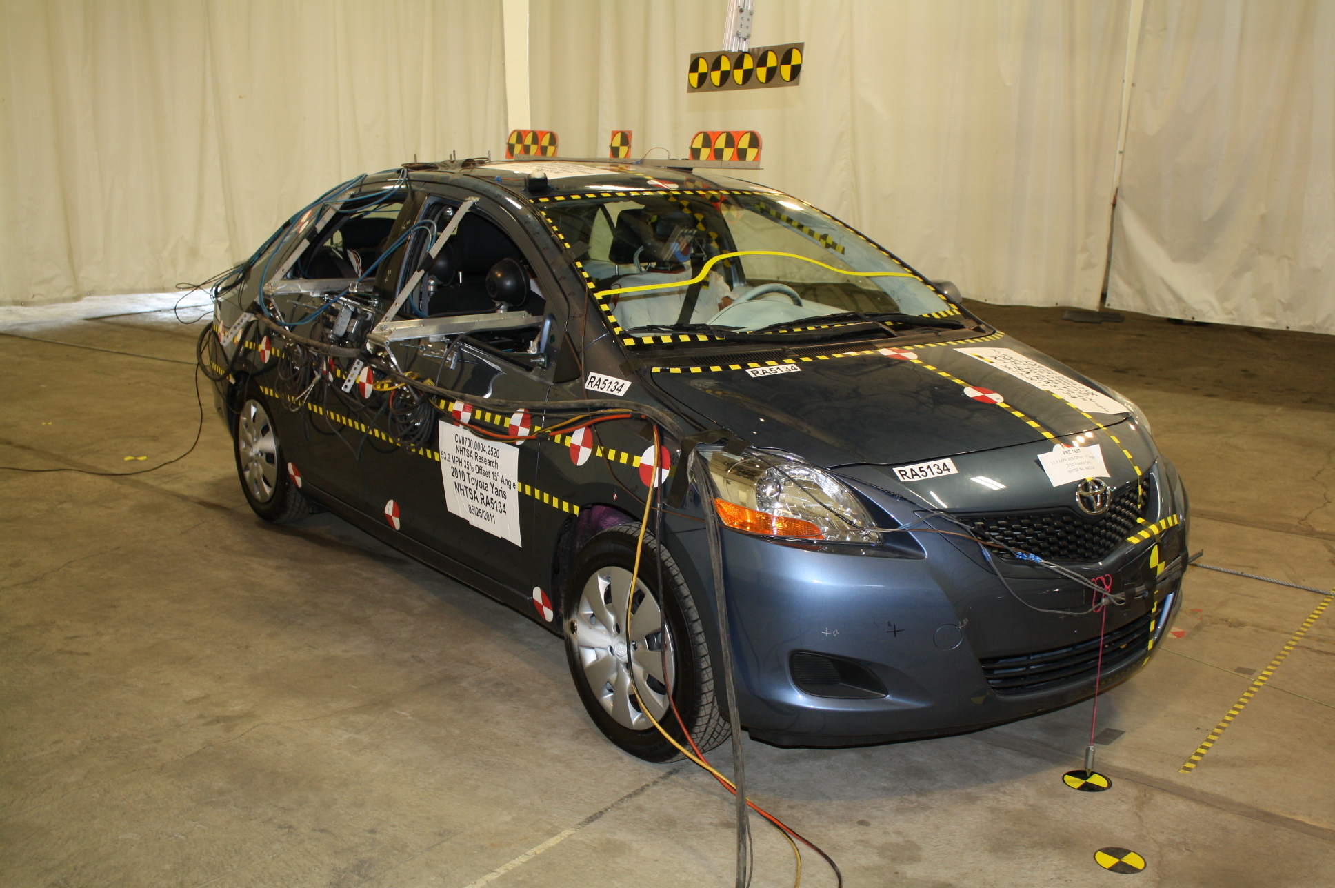 2010 TOYOTA YARIS crash image 17