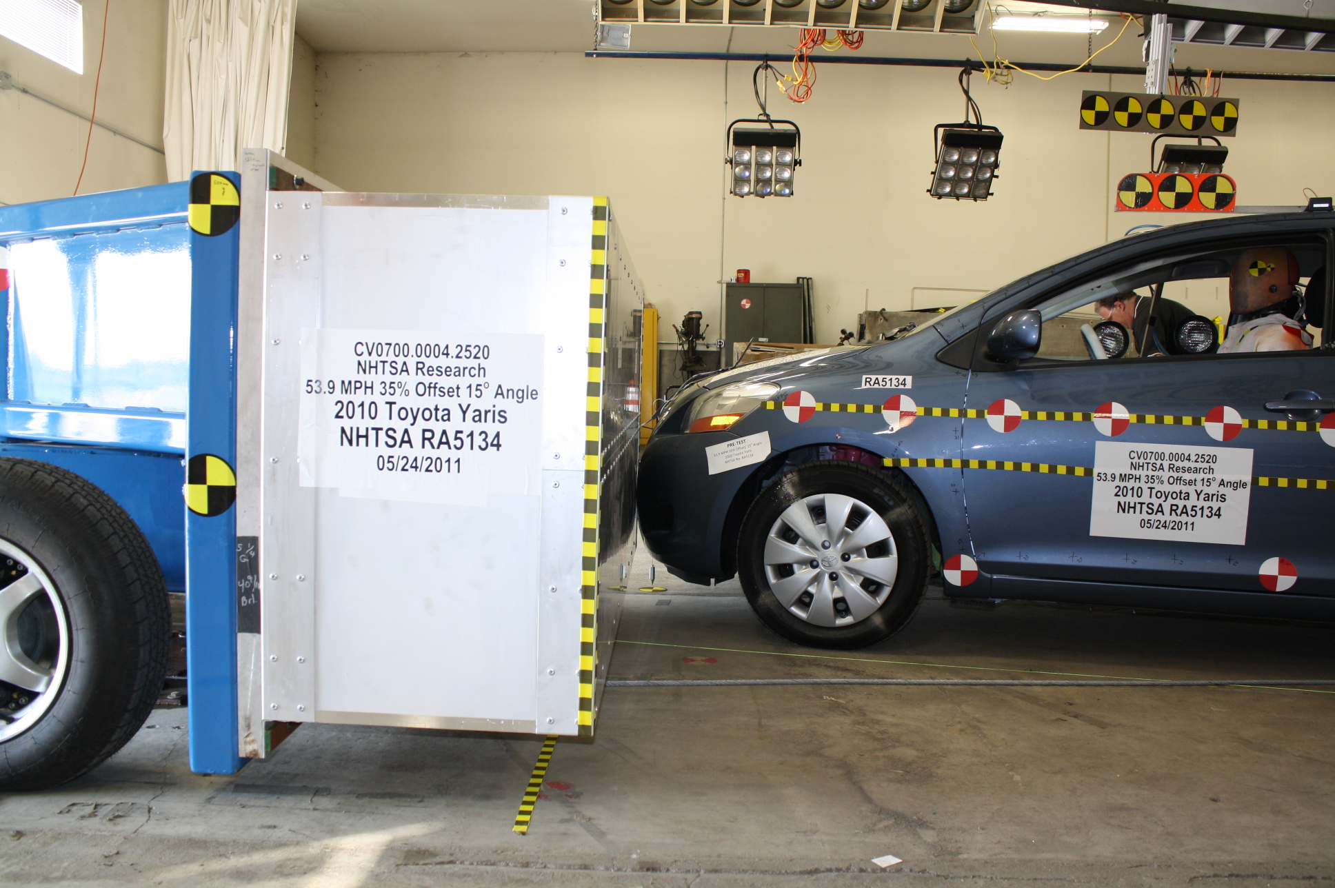 2010 TOYOTA YARIS crash image 20