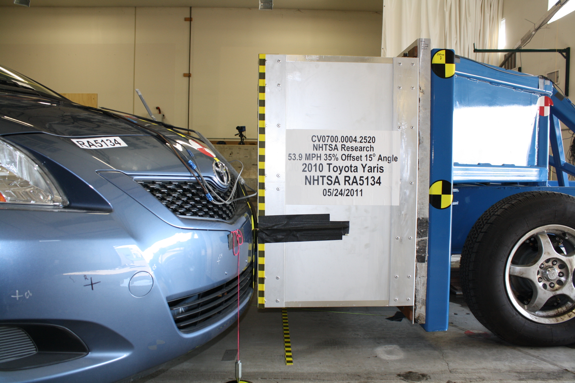 2010 TOYOTA YARIS crash image 21