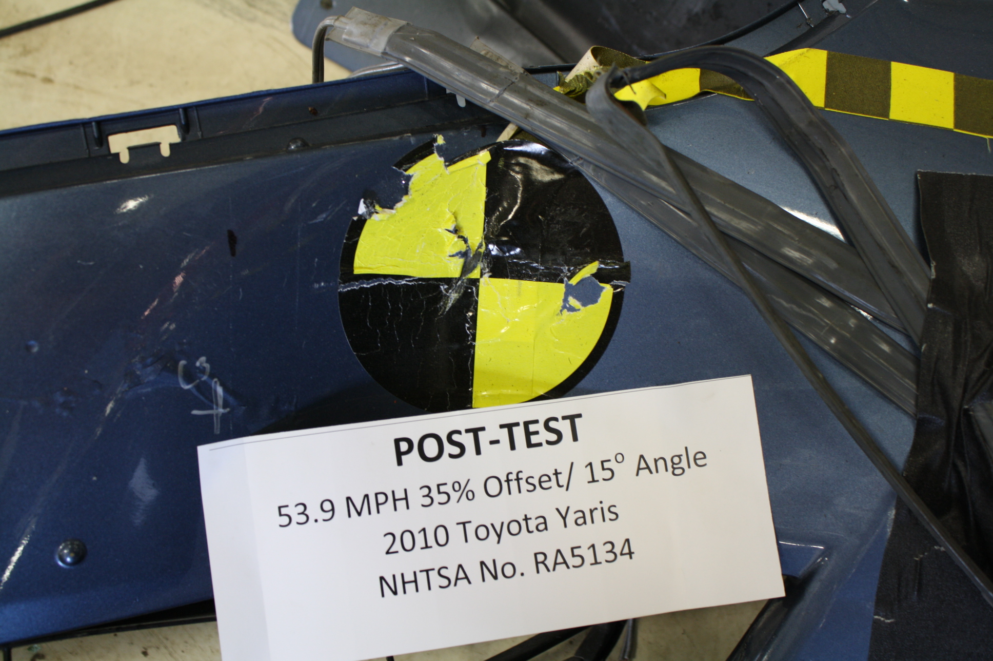 2010 TOYOTA YARIS crash image 23