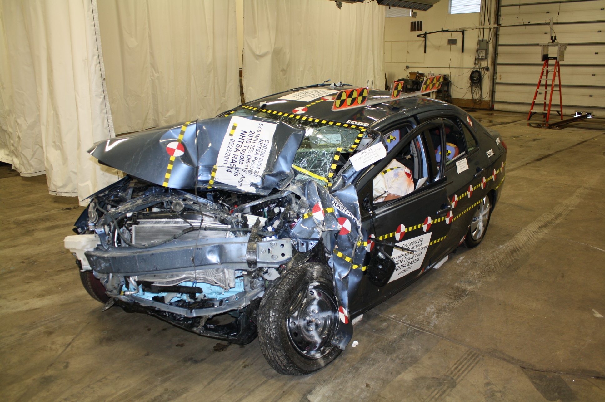 2010 TOYOTA YARIS crash image 8