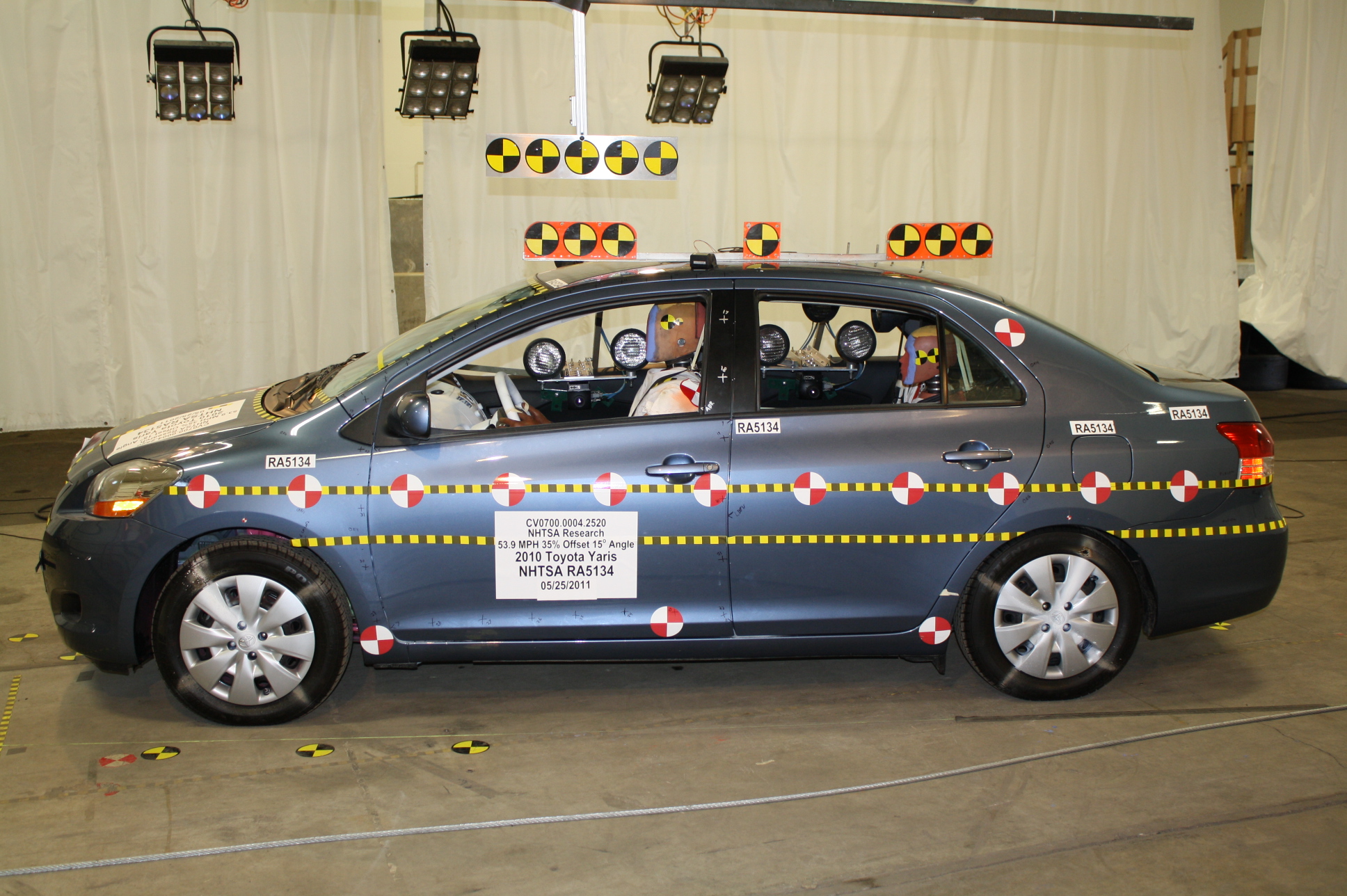 2010 TOYOTA YARIS crash image 9