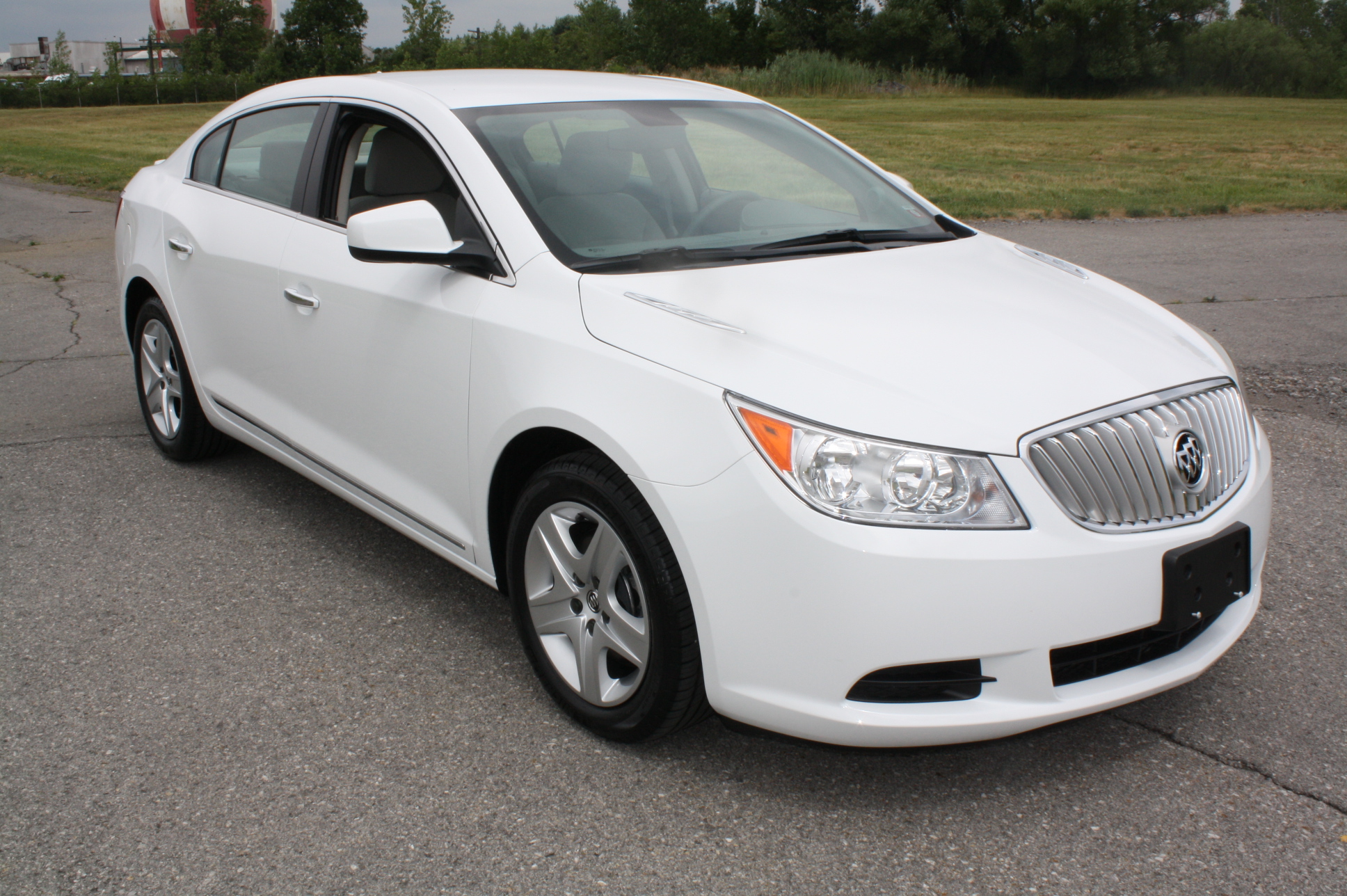 2011 BUICK LACROSSE crash-test photo