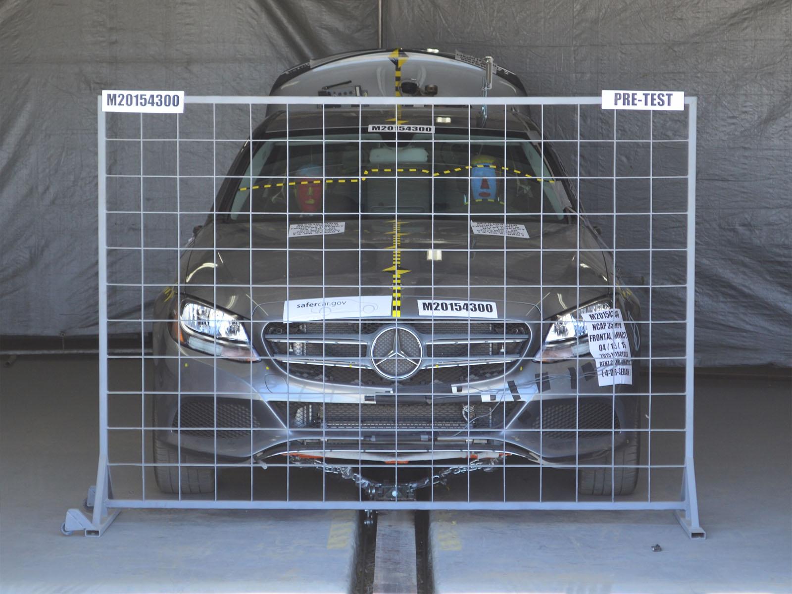 2015 MERCEDES C300 crash-test photo