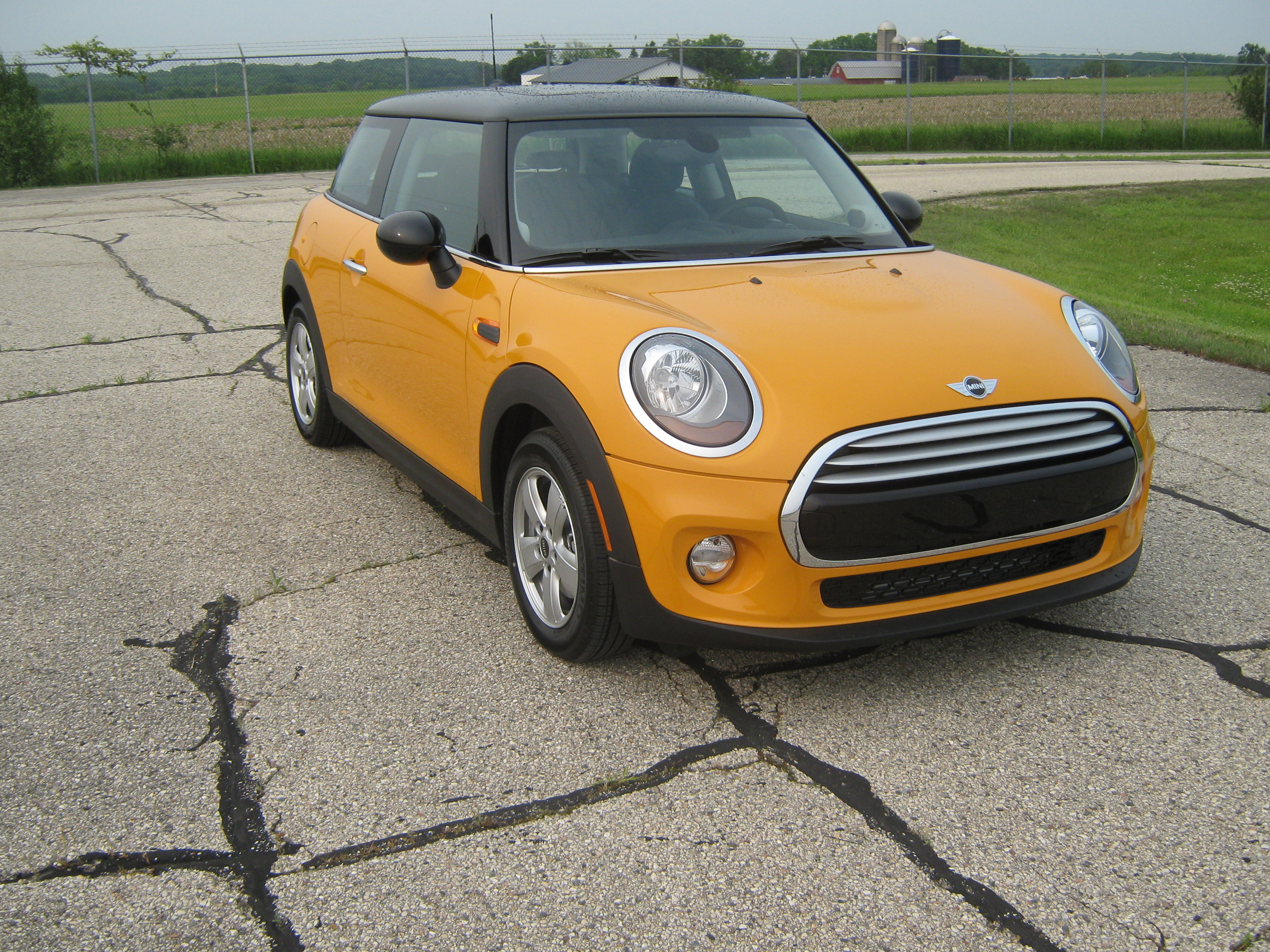 2015 MINI COOPER HARDTOP crash-test photo