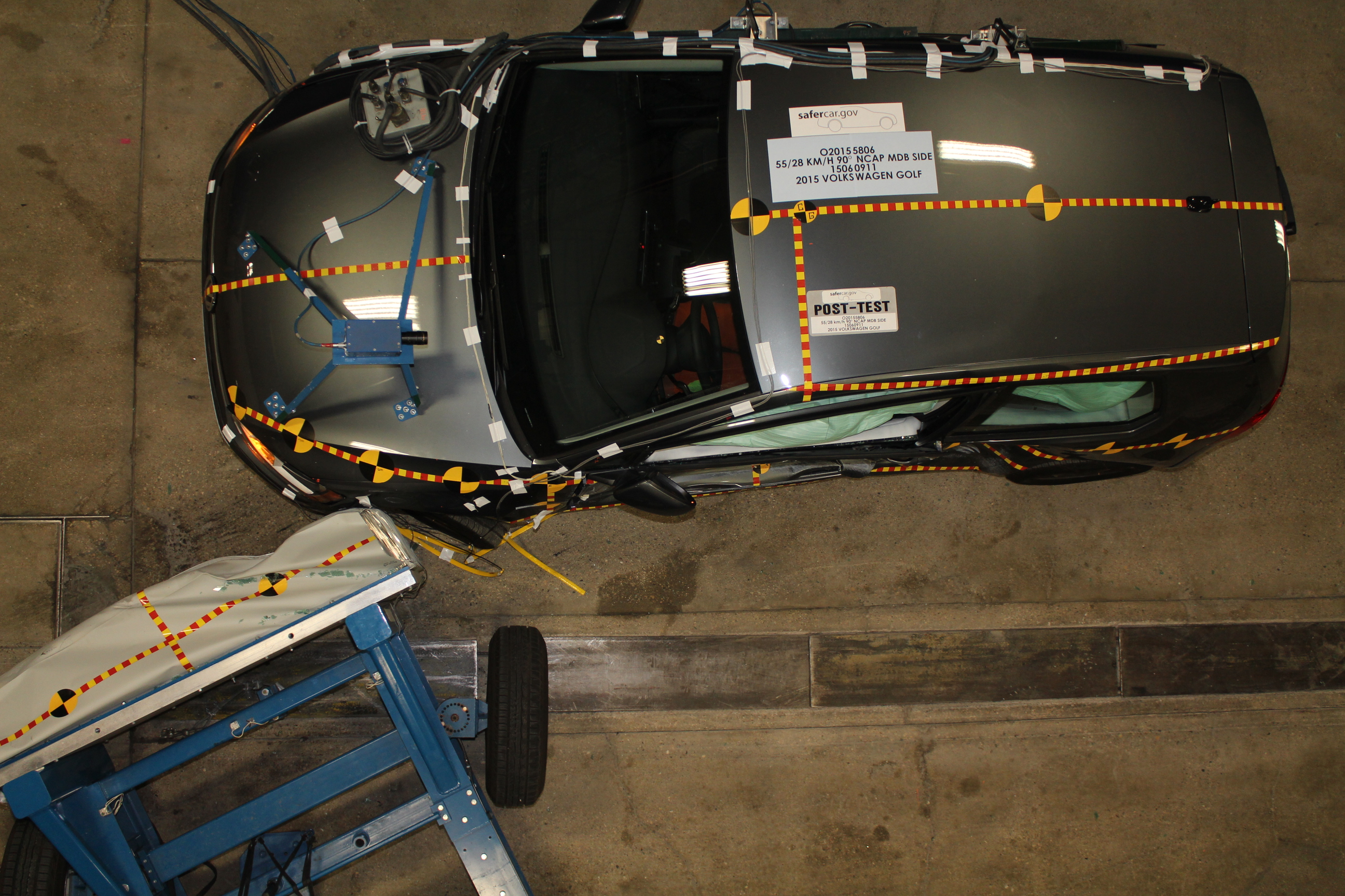 2015 VOLKSWAGEN GOLF crash image 17