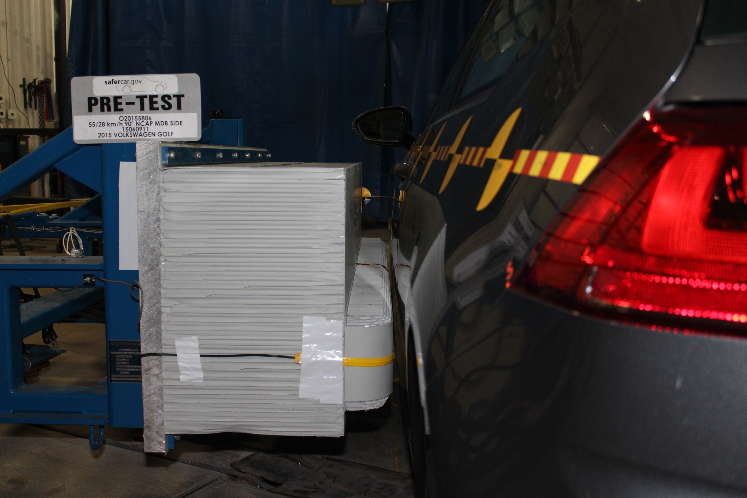2015 VOLKSWAGEN GOLF crash image 19
