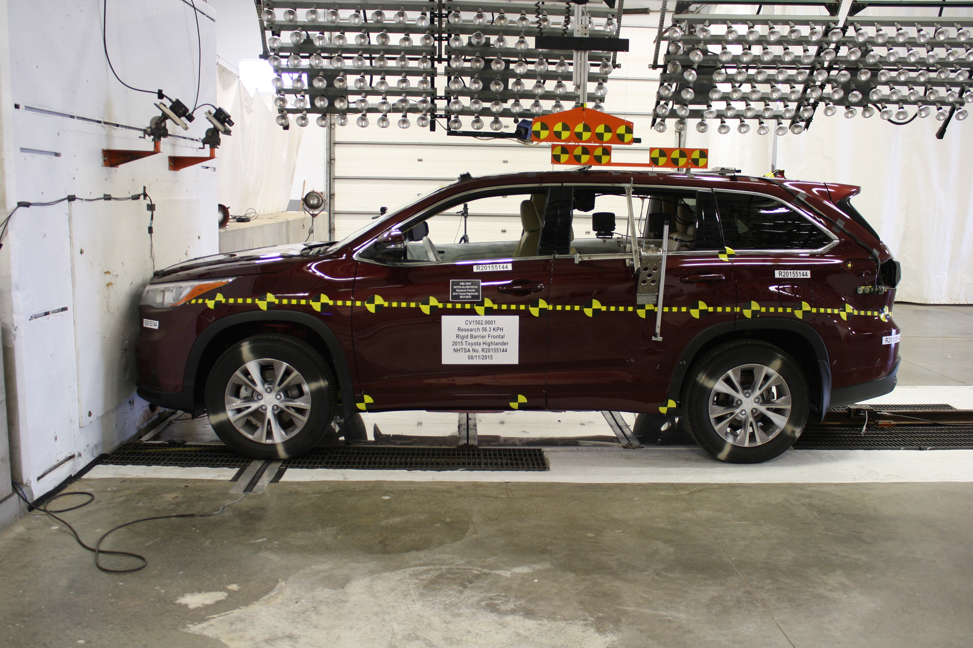 2015 TOYOTA HIGHLANDER crash-test photo