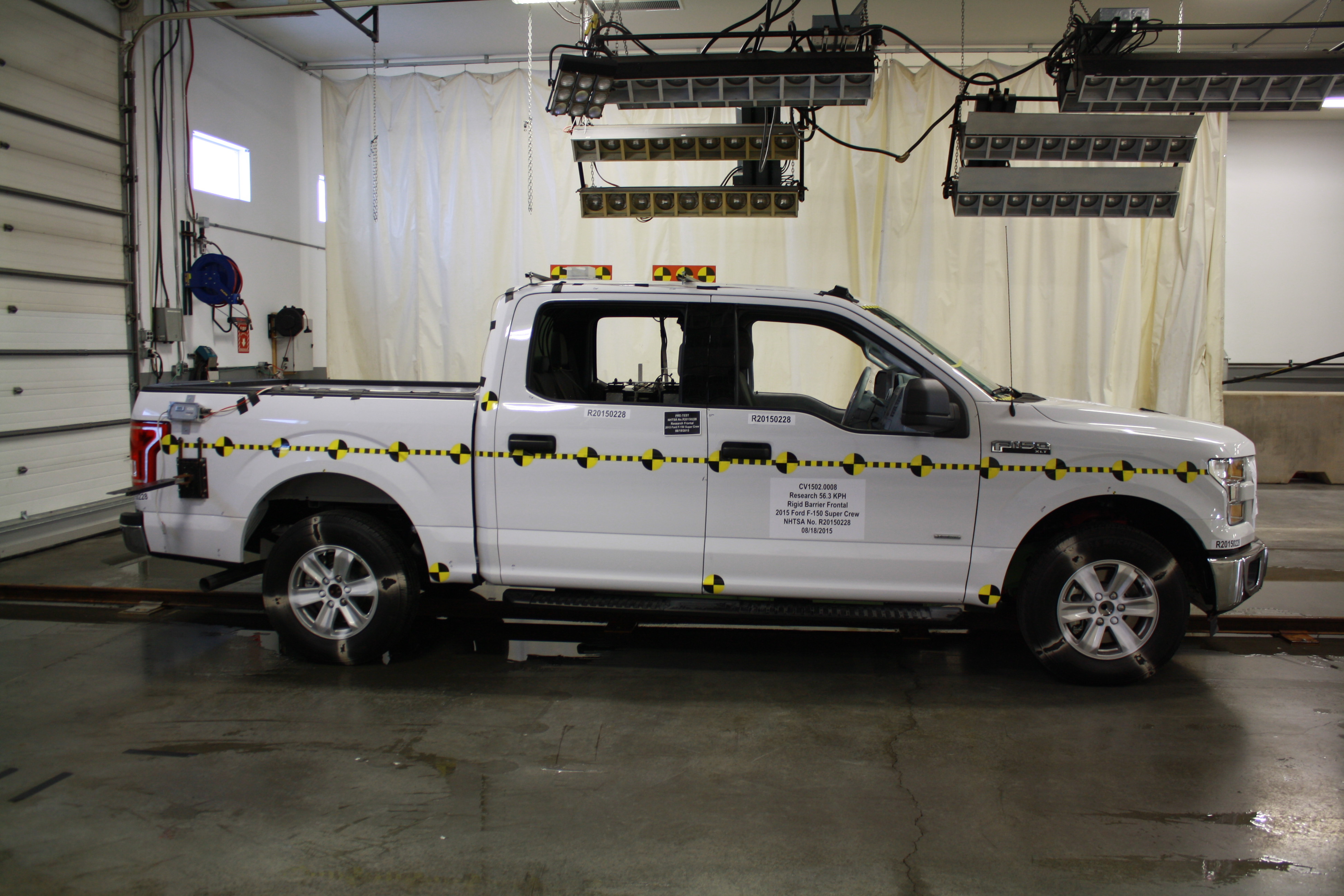 2015 FORD F150 SUPERCREW crash-test photo