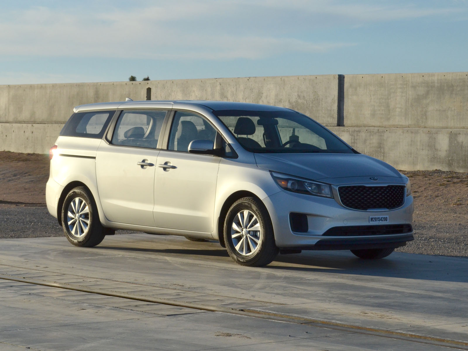 2015 KIA SEDONA crash-test photo