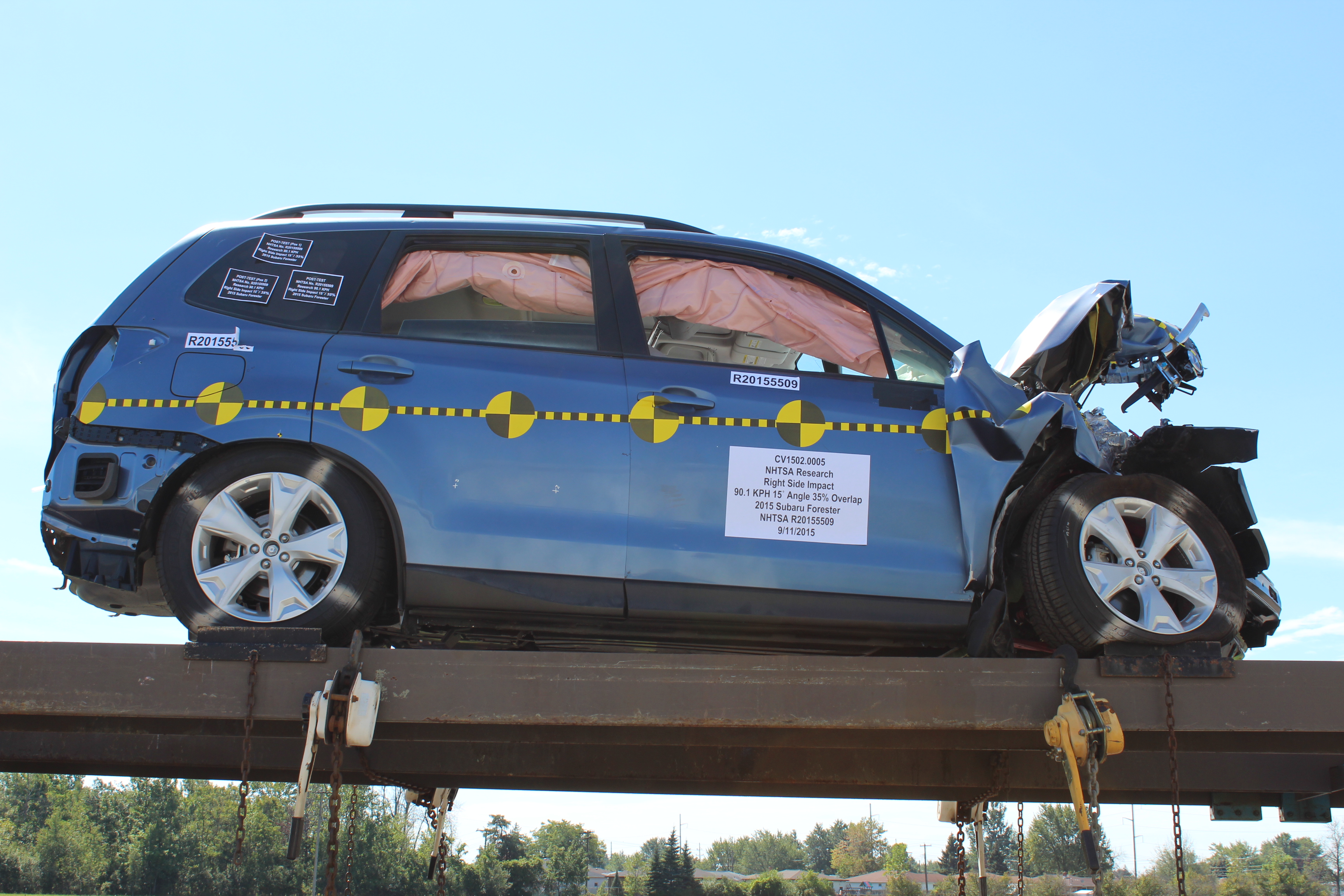 2015 SUBARU FORESTER crash-test photo