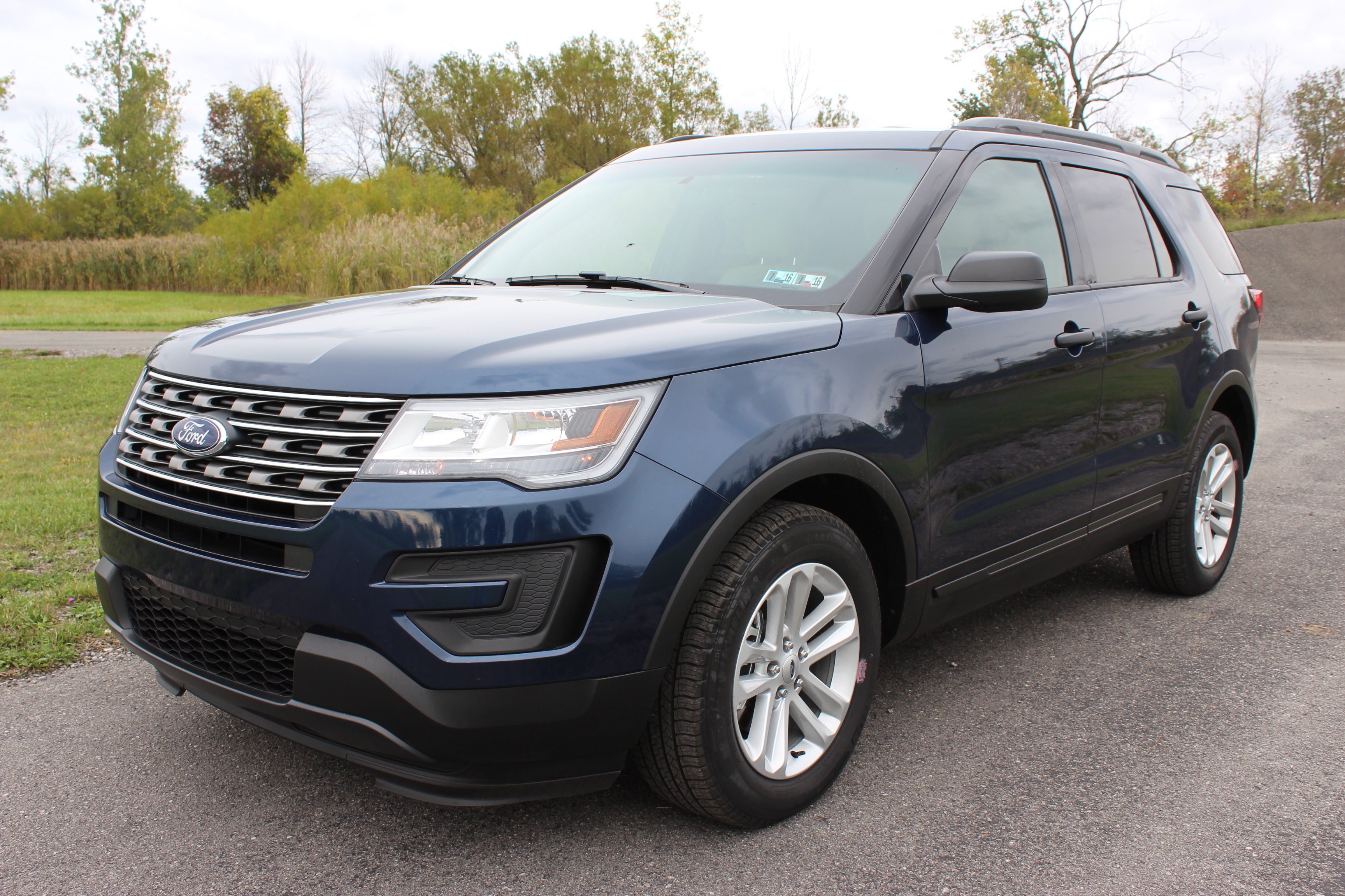 2016 FORD EXPLORER crash-test photo