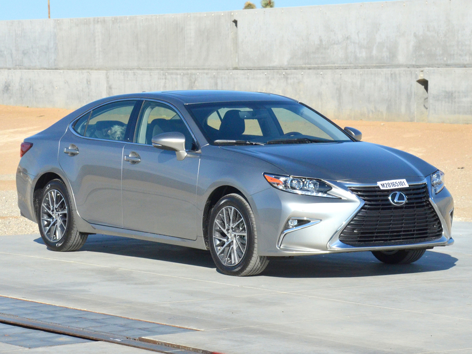 2016 LEXUS ES 350 crash-test photo