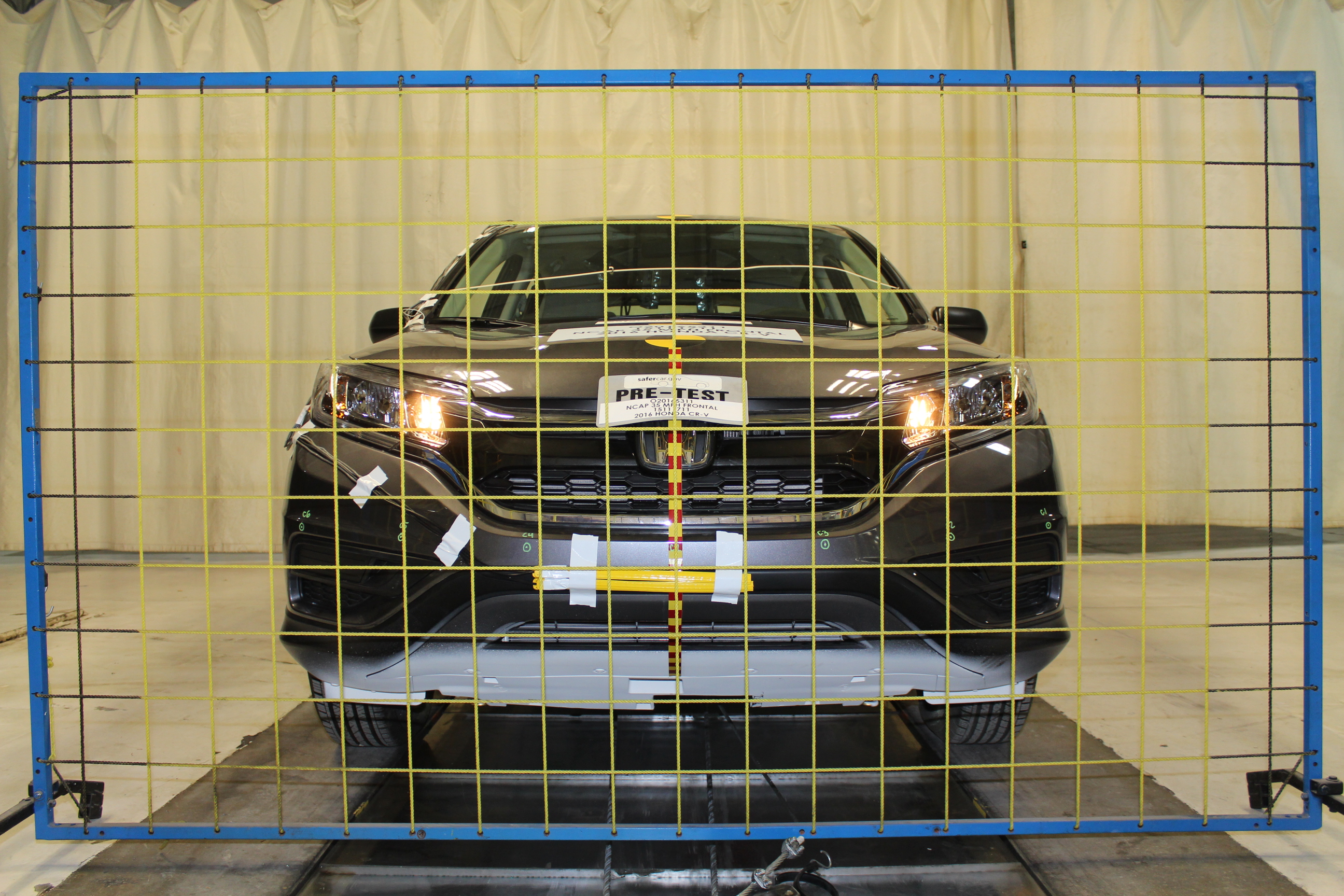 2016 HONDA CR-V crash-test photo
