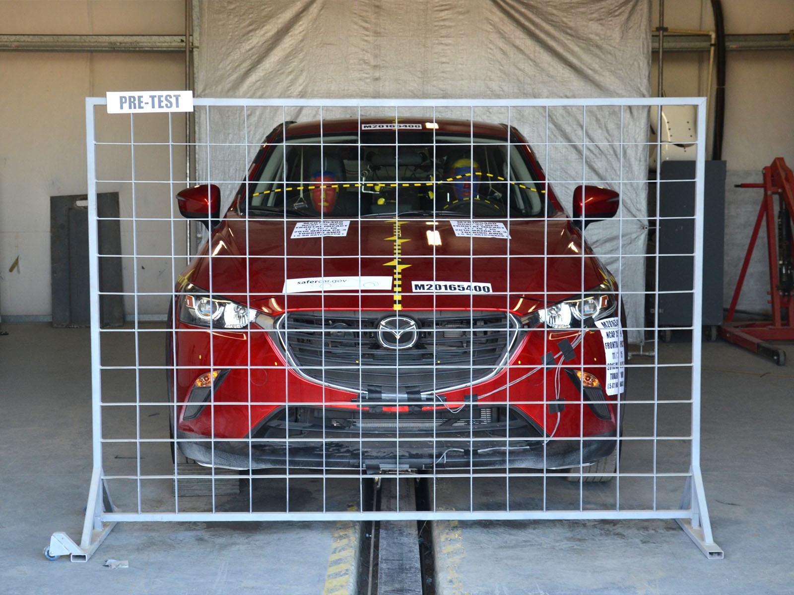 2016 MAZDA CX-3 crash-test photo