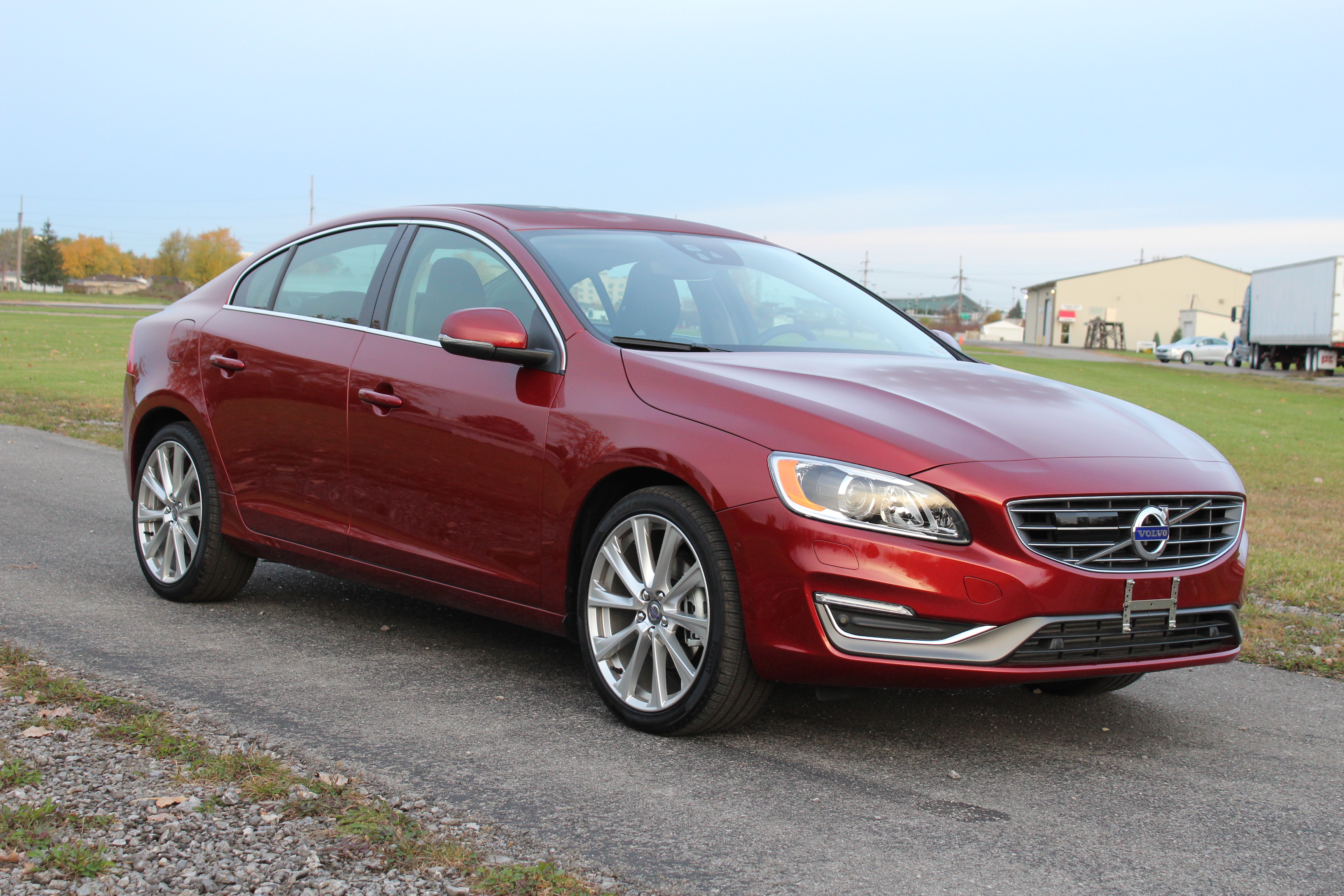 2016 VOLVO S60I crash-test photo