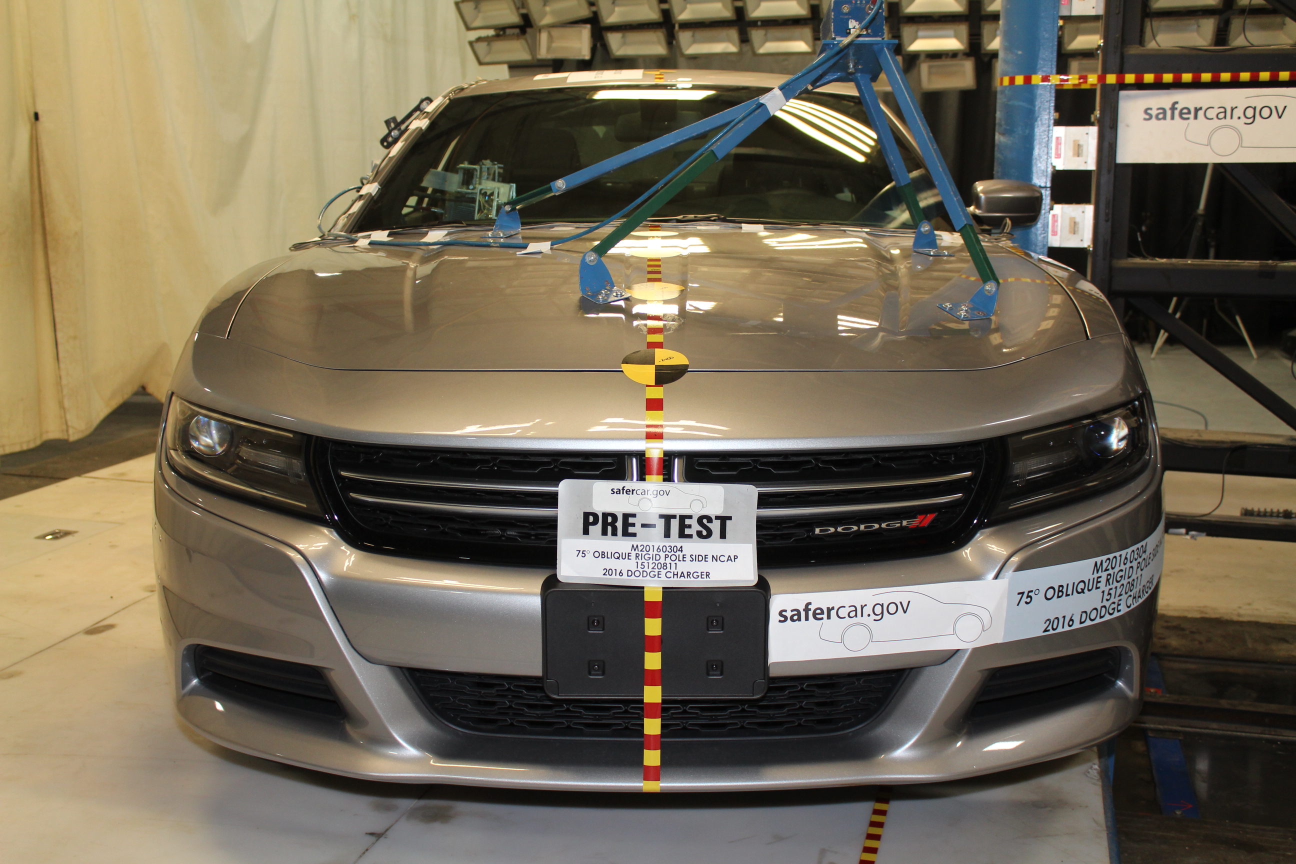 2016 DODGE CHARGER crash-test photo