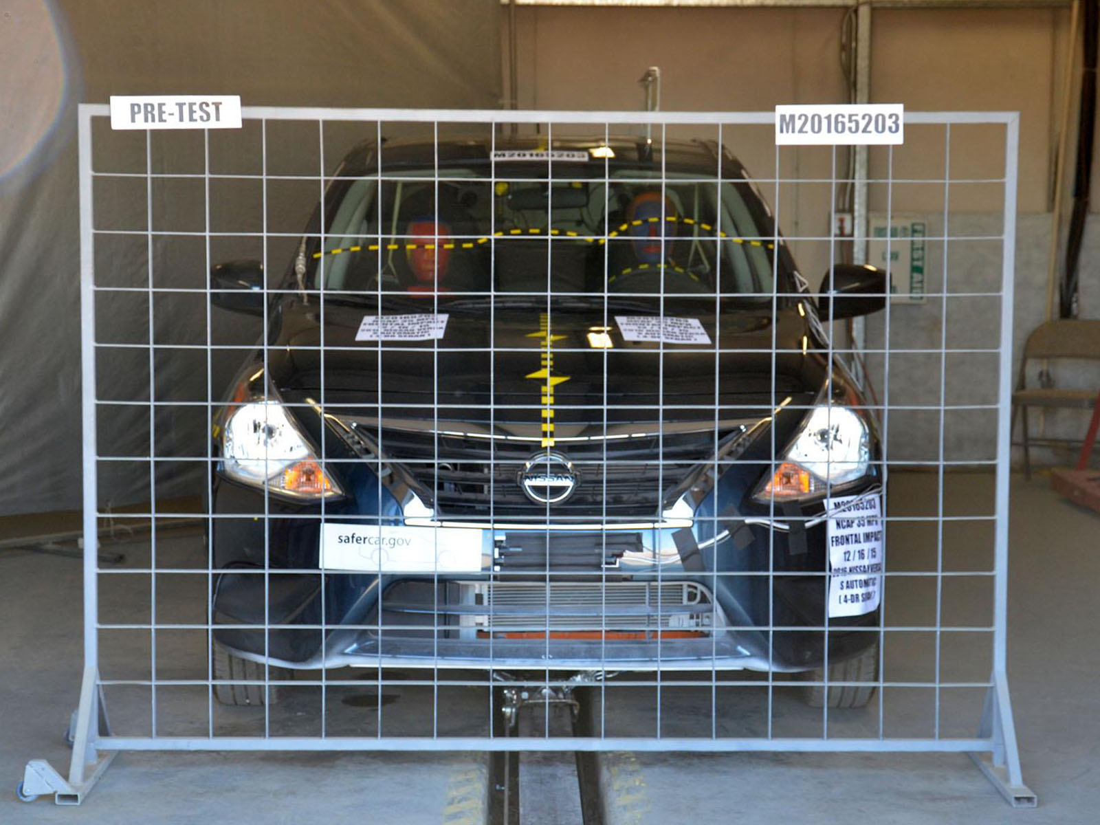 2016 NISSAN VERSA crash-test photo