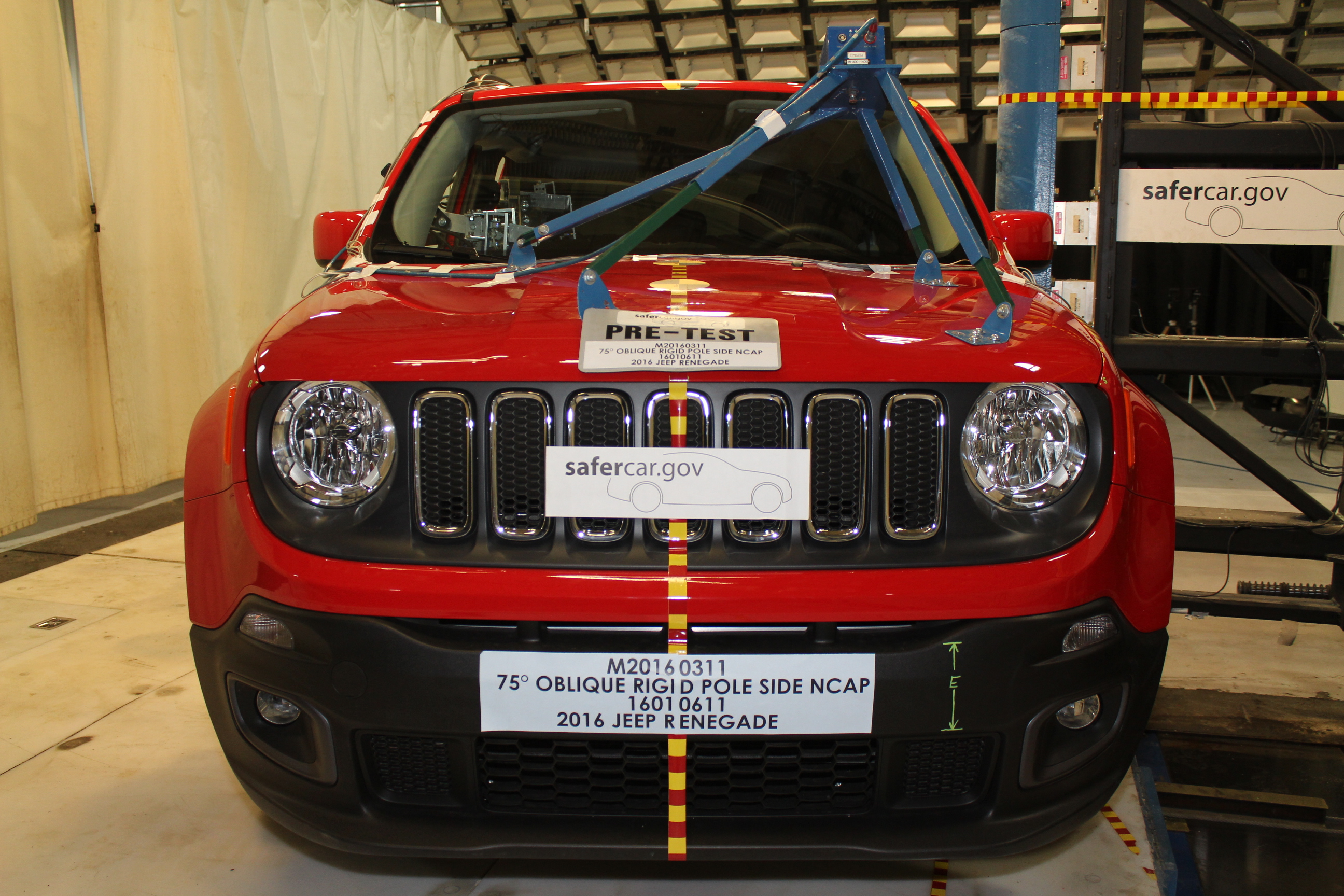 2016 JEEP RENEGADE crash-test photo