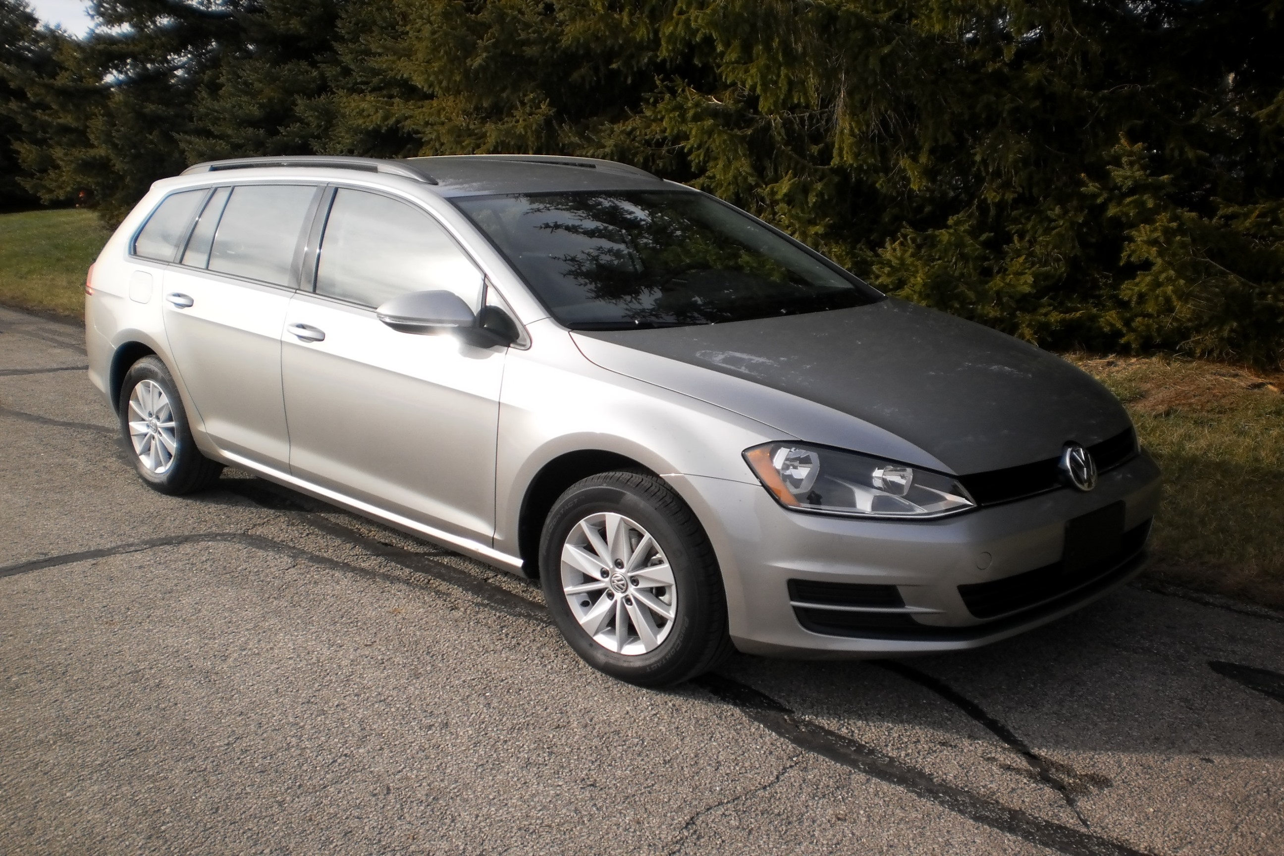 2016 VOLKSWAGEN Golf SportWagen crash-test photo