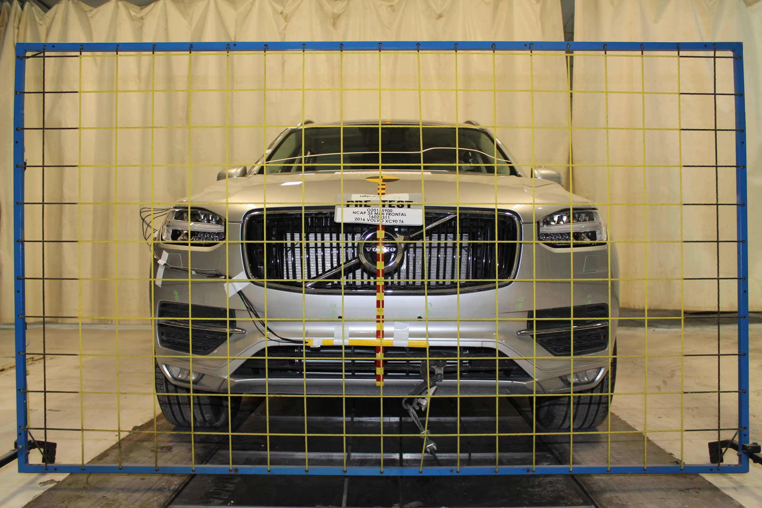2016 VOLVO XC90 T6 crash-test photo