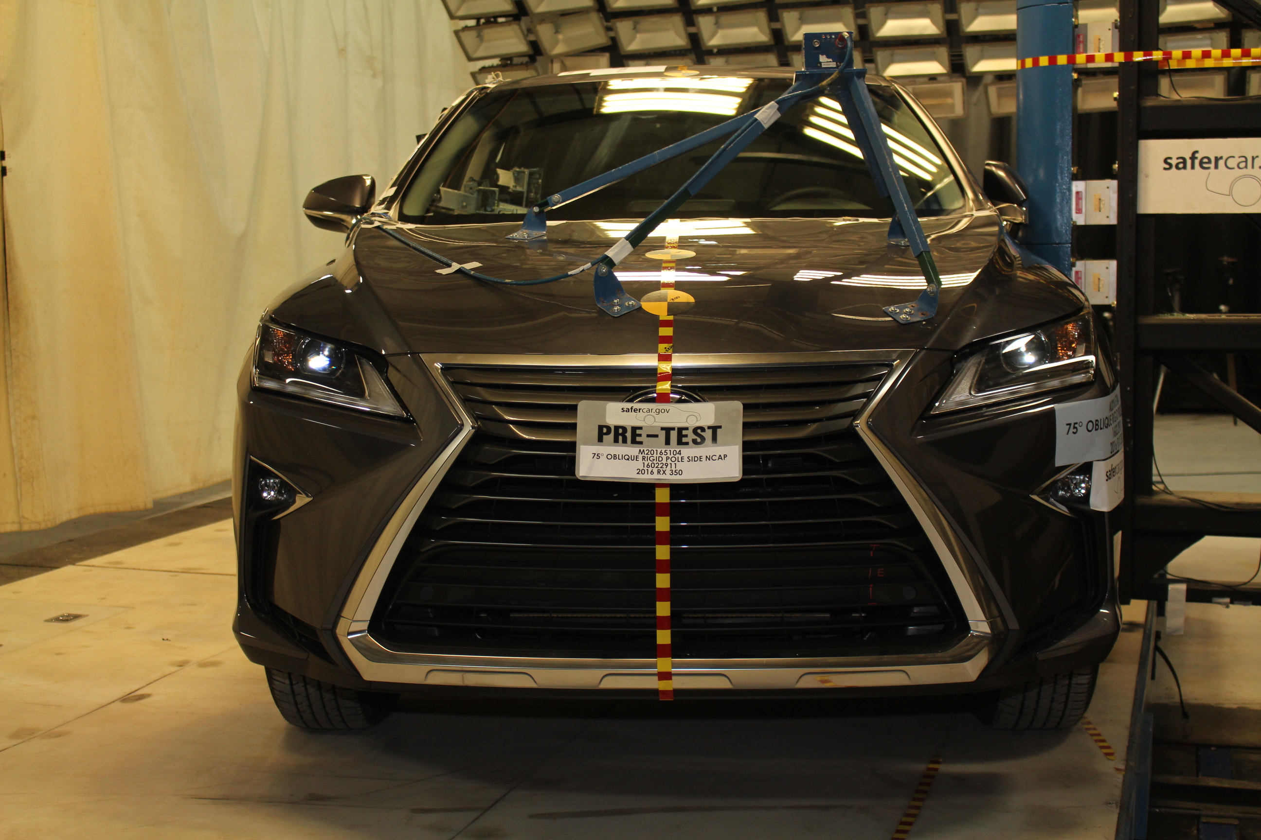 2016 LEXUS RX 350 crash-test photo