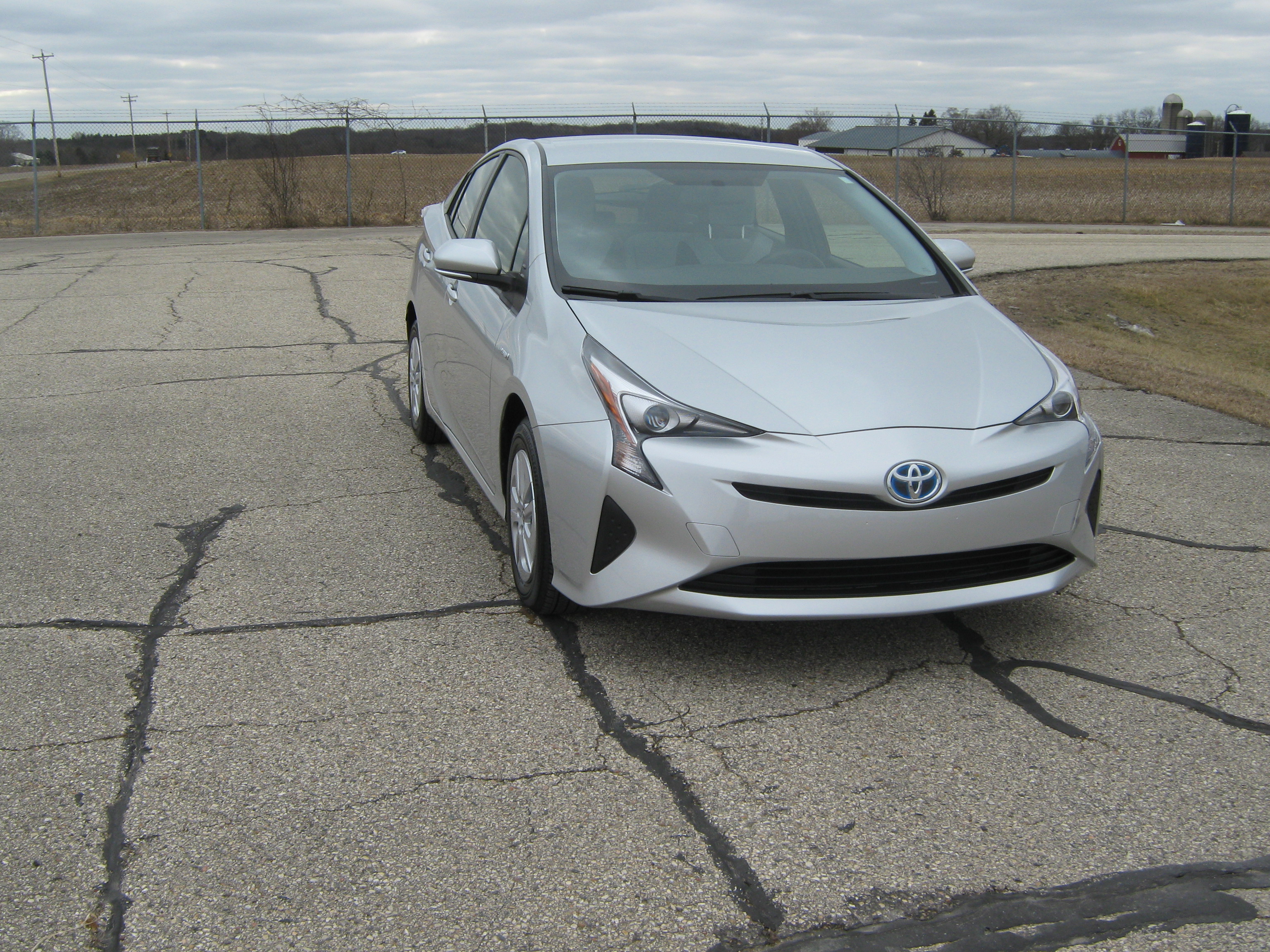 2016 TOYOTA PRIUS crash-test photo