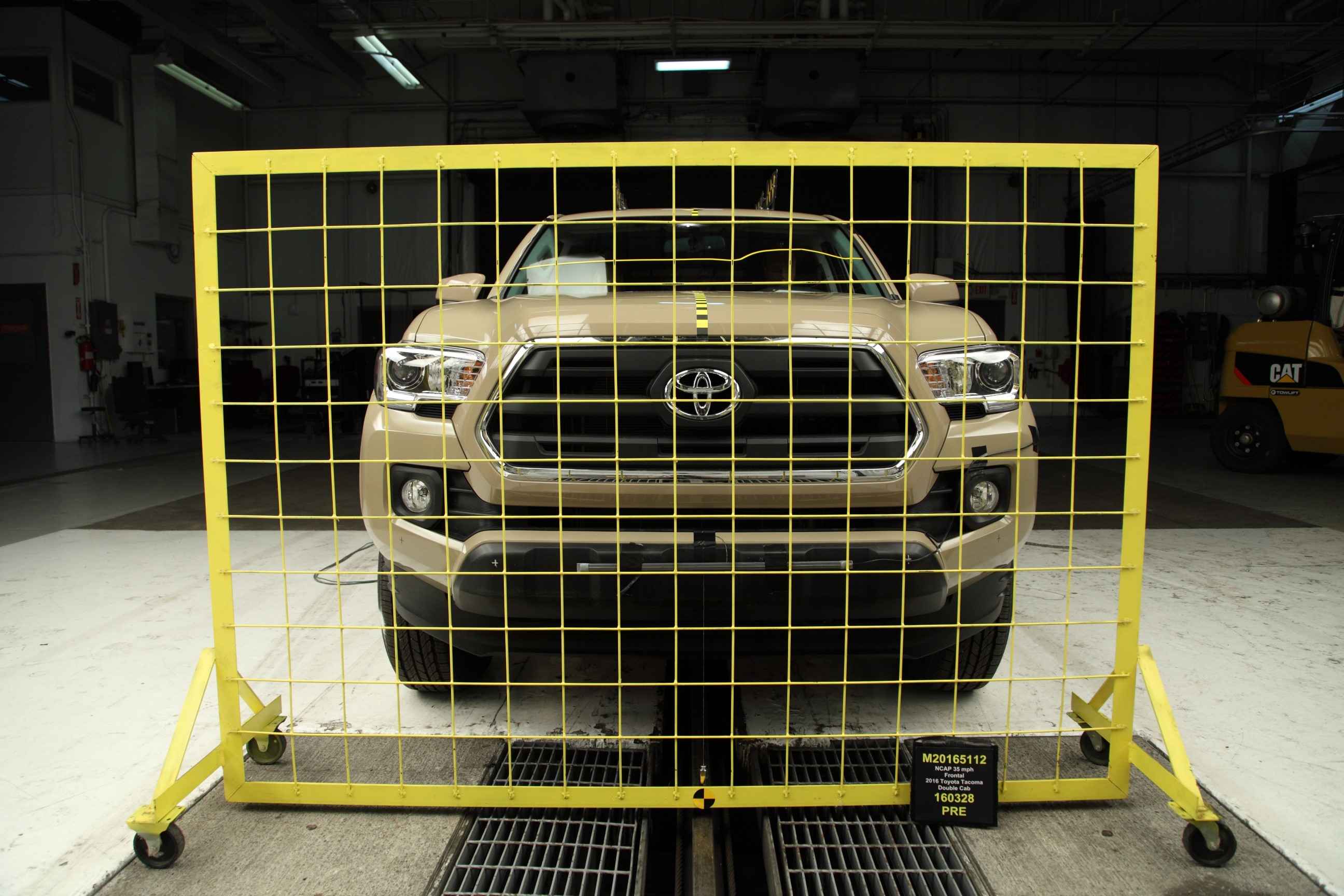 2016 TOYOTA TACOMA crash-test photo