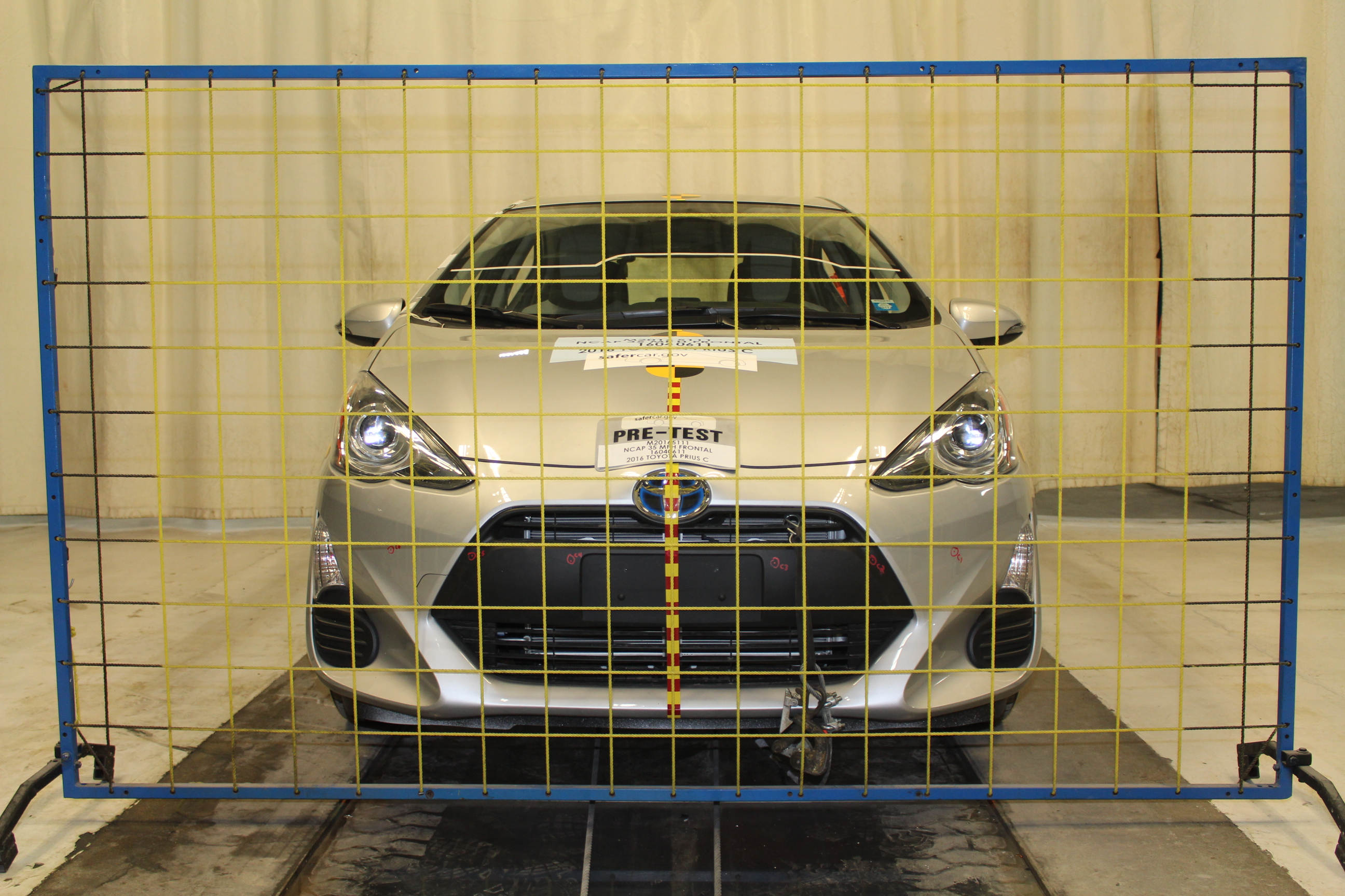 2016 TOYOTA PRIUS C crash-test photo