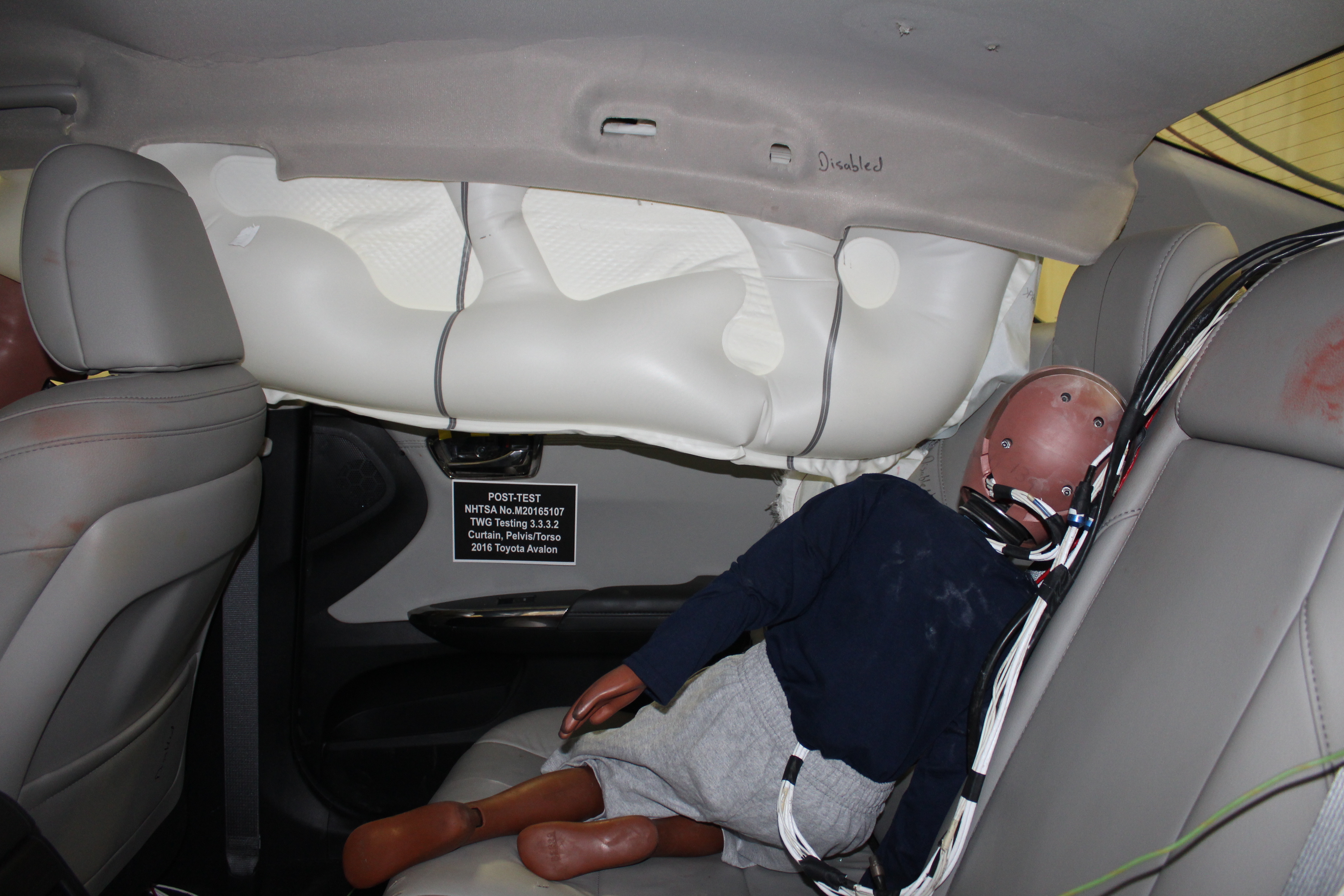 2016 TOYOTA AVALON crash-test photo