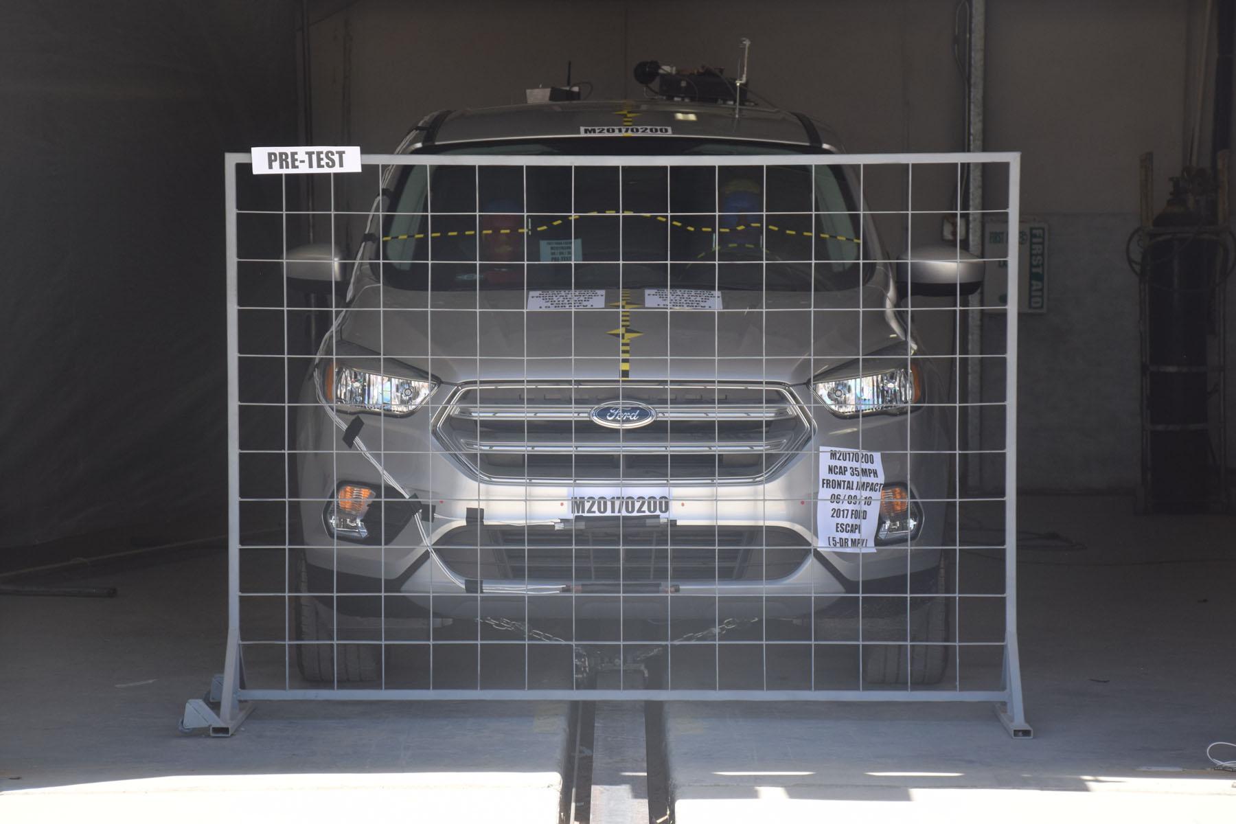 2017 FORD ESCAPE crash-test photo