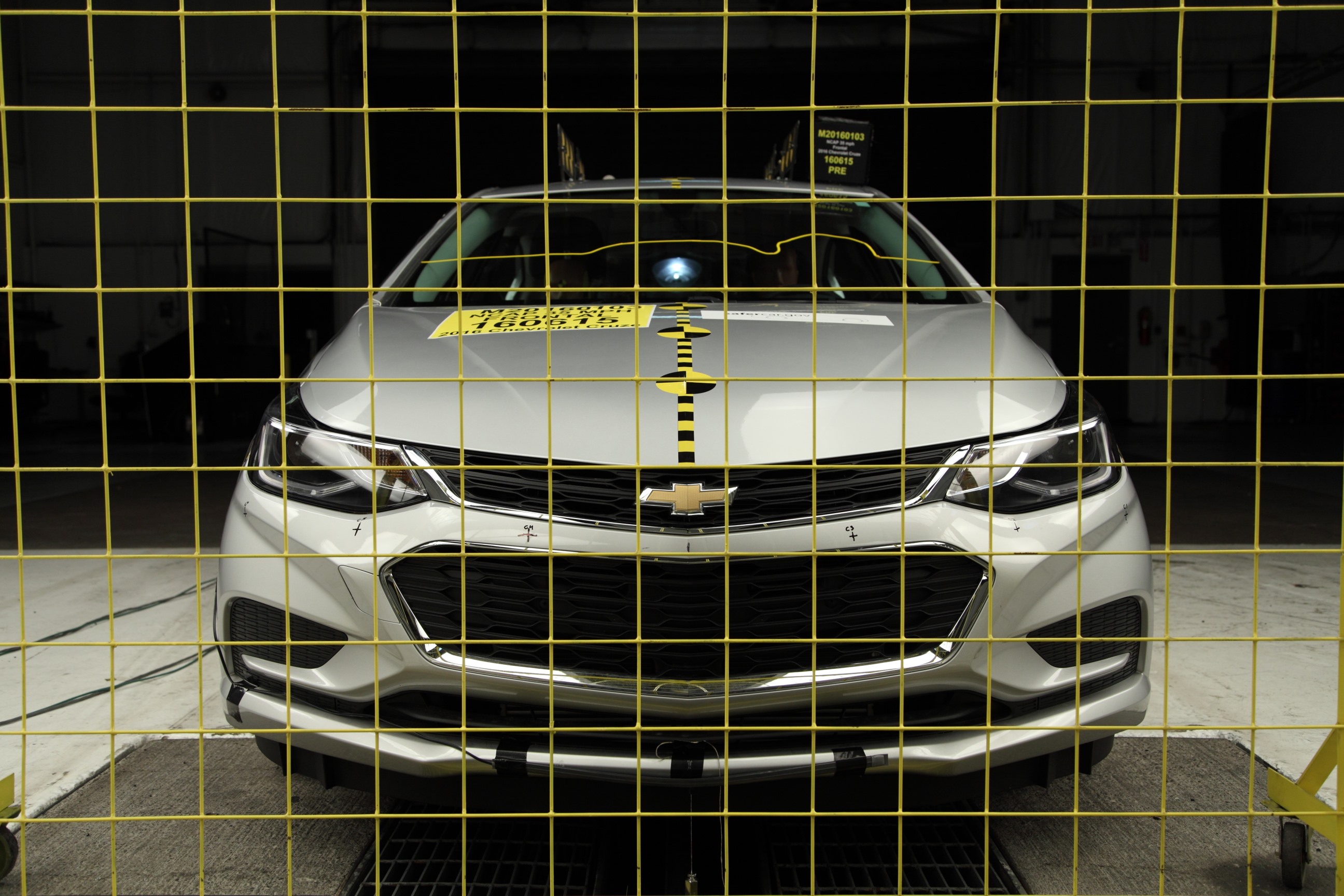 2016 CHEVROLET CRUZE crash-test photo