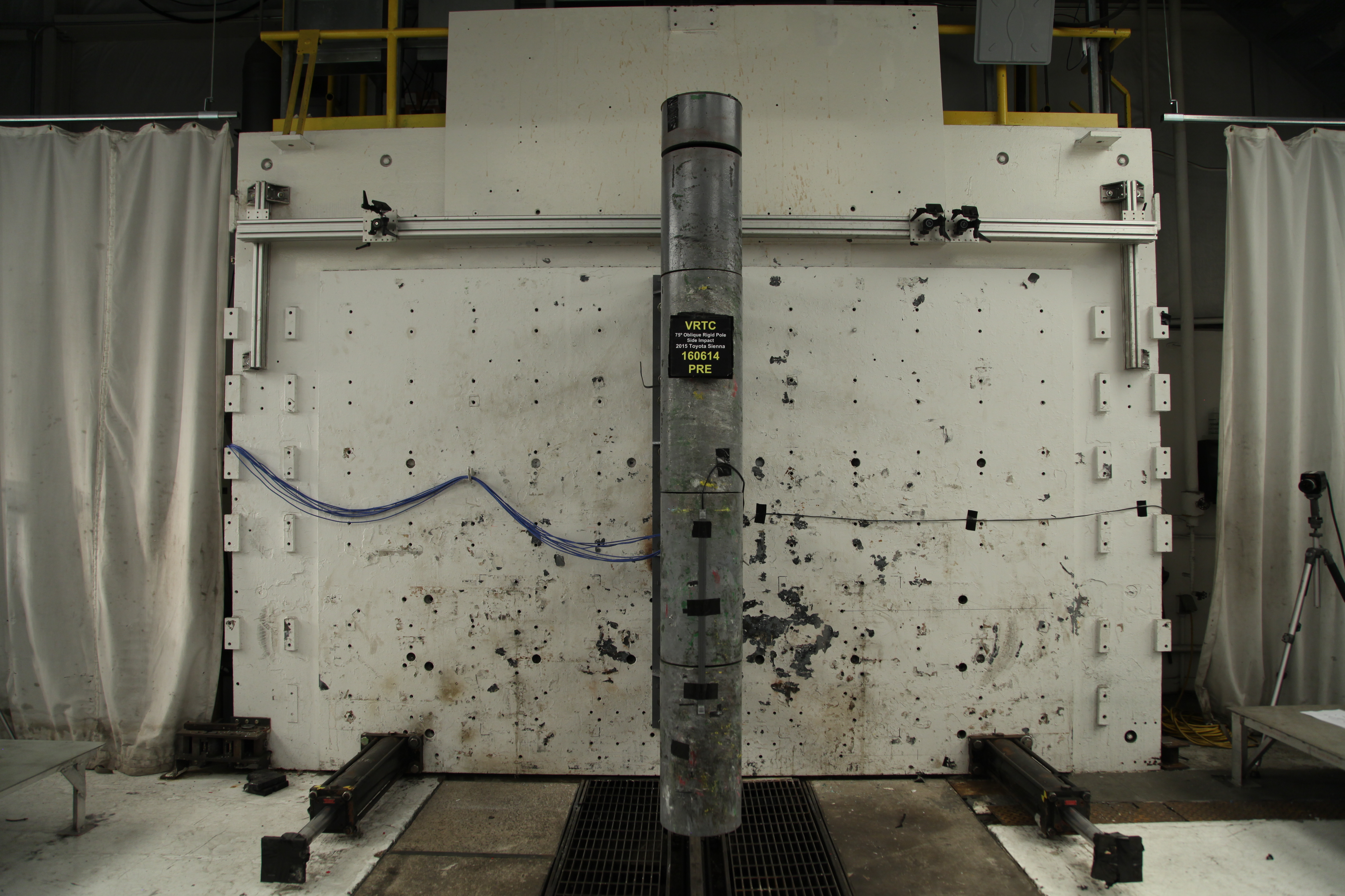 2016 TOYOTA SIENNA crash image