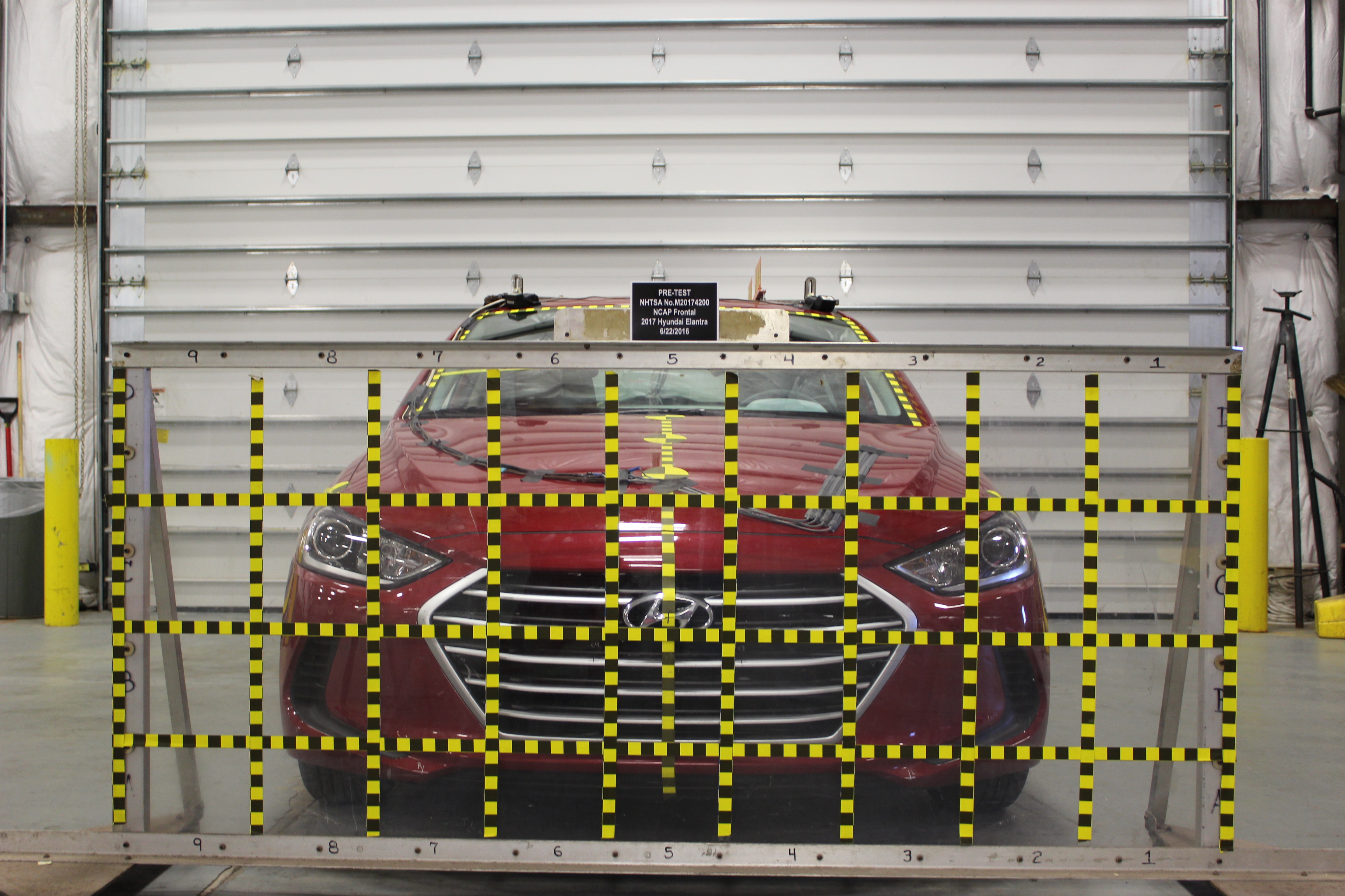 2017 HYUNDAI ELANTRA crash-test photo
