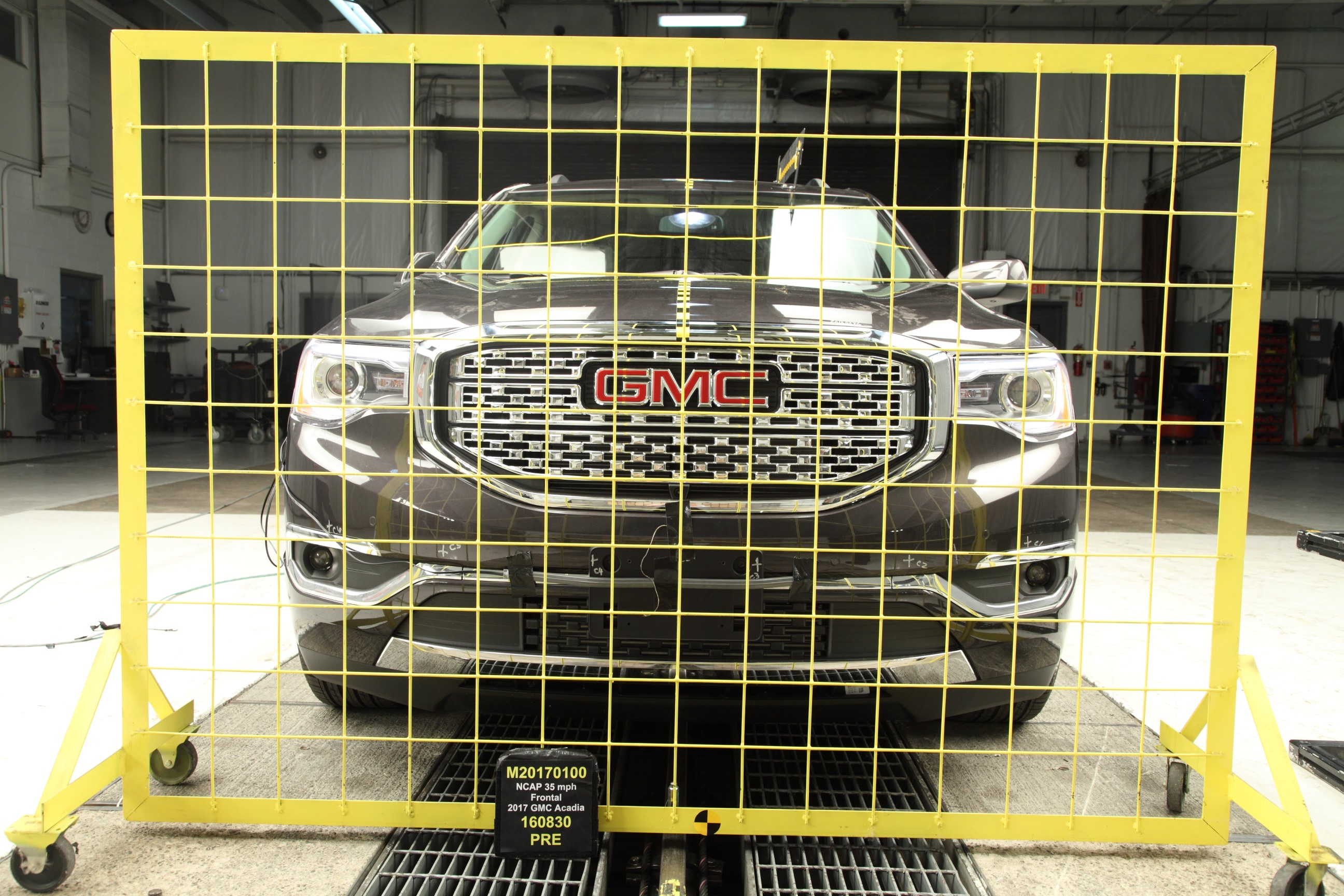 2017 GMC ACADIA crash image