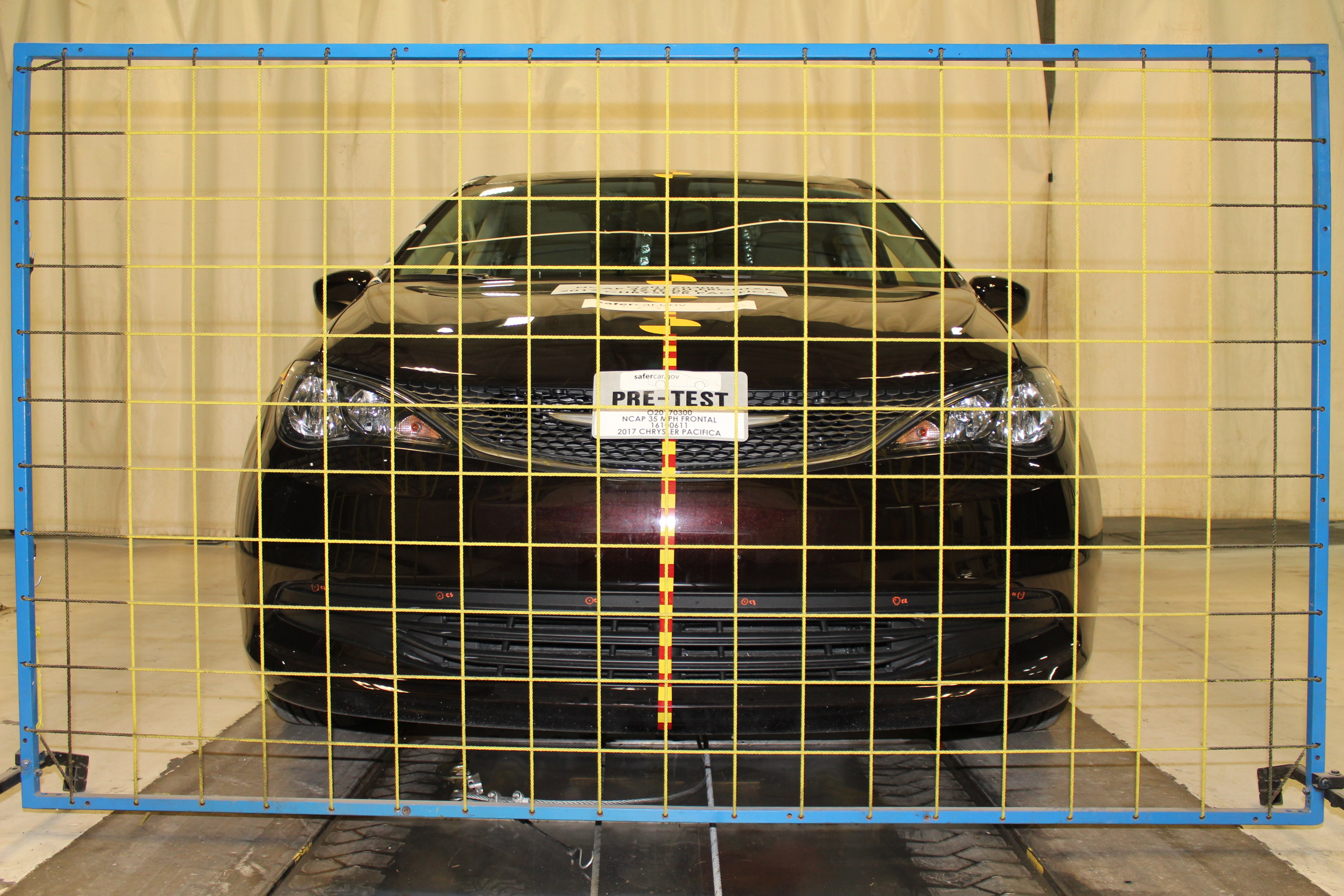 2017 CHRYSLER PACIFICA crash-test photo