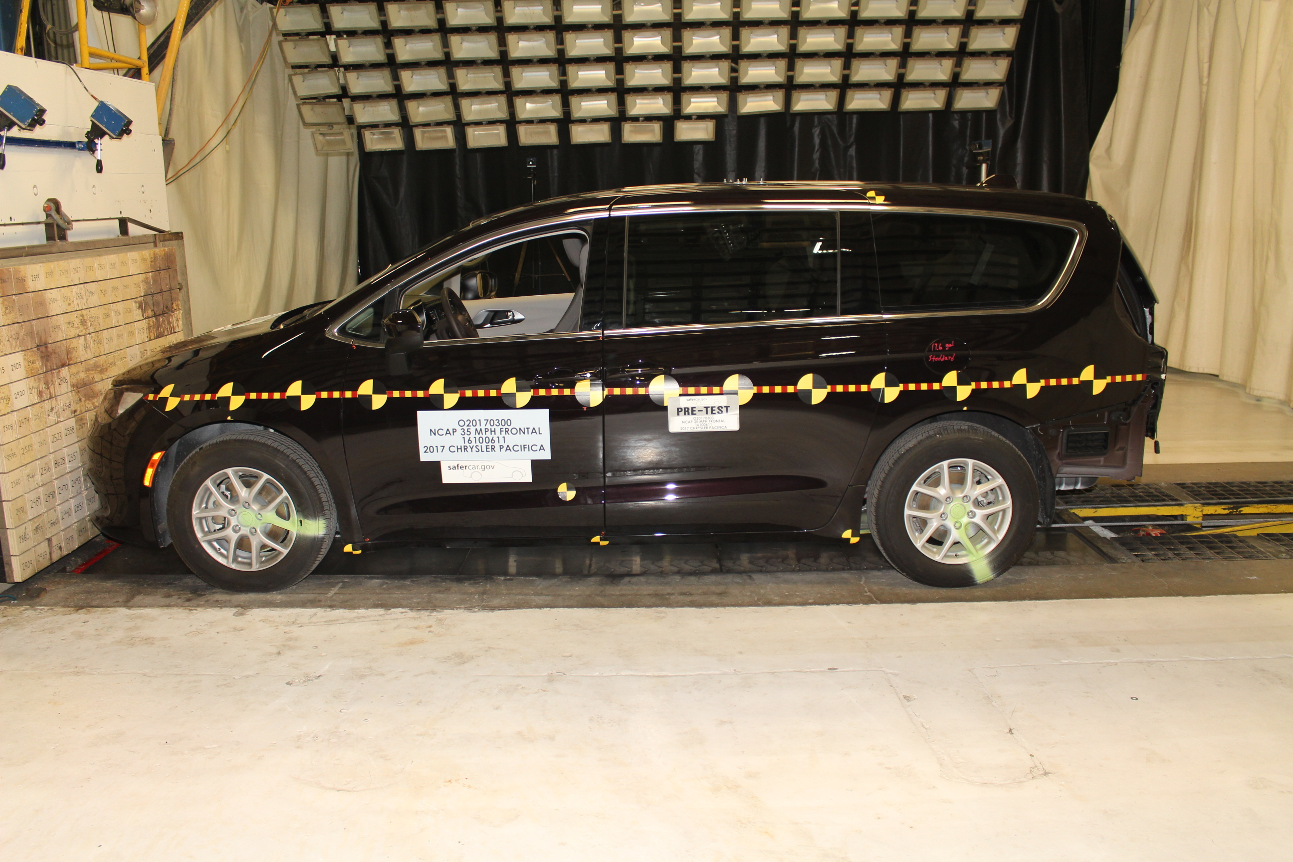 2017 CHRYSLER PACIFICA crash image 10